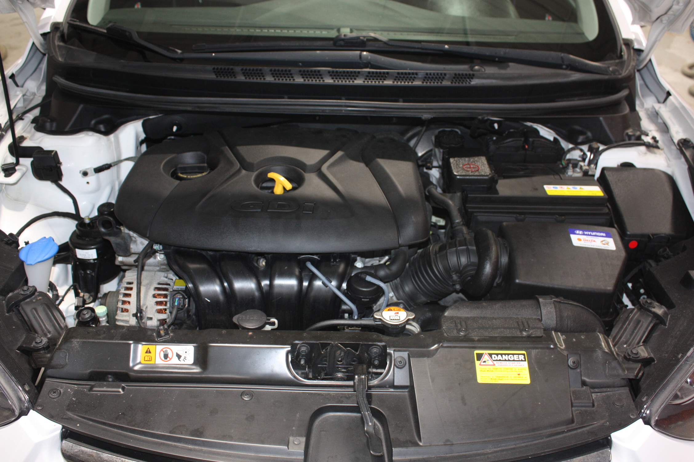 2015 HYUNDAi ELANTRA LIMITED