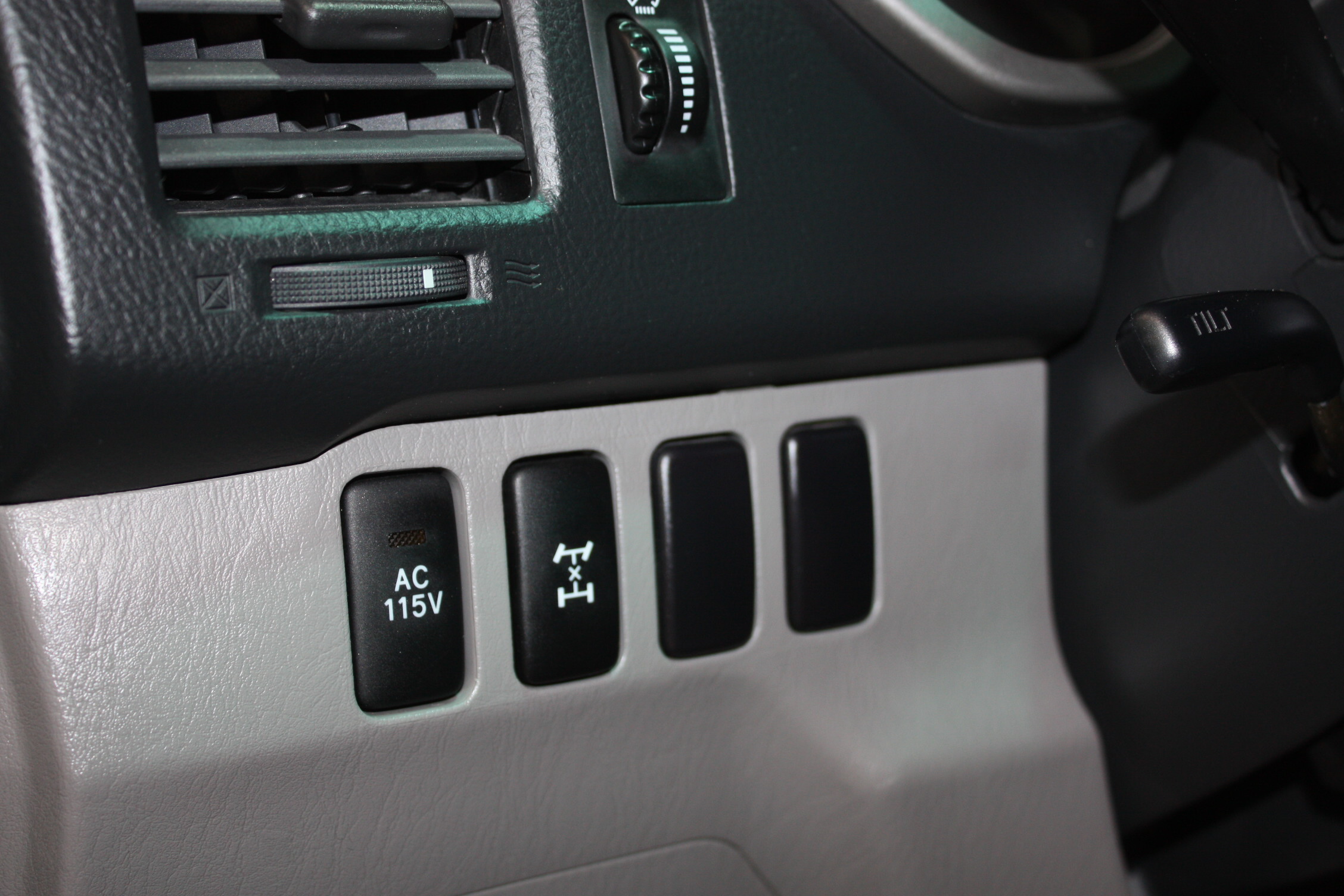 2003 TOYOTA 4RUNNER LIMITED V8 4X4