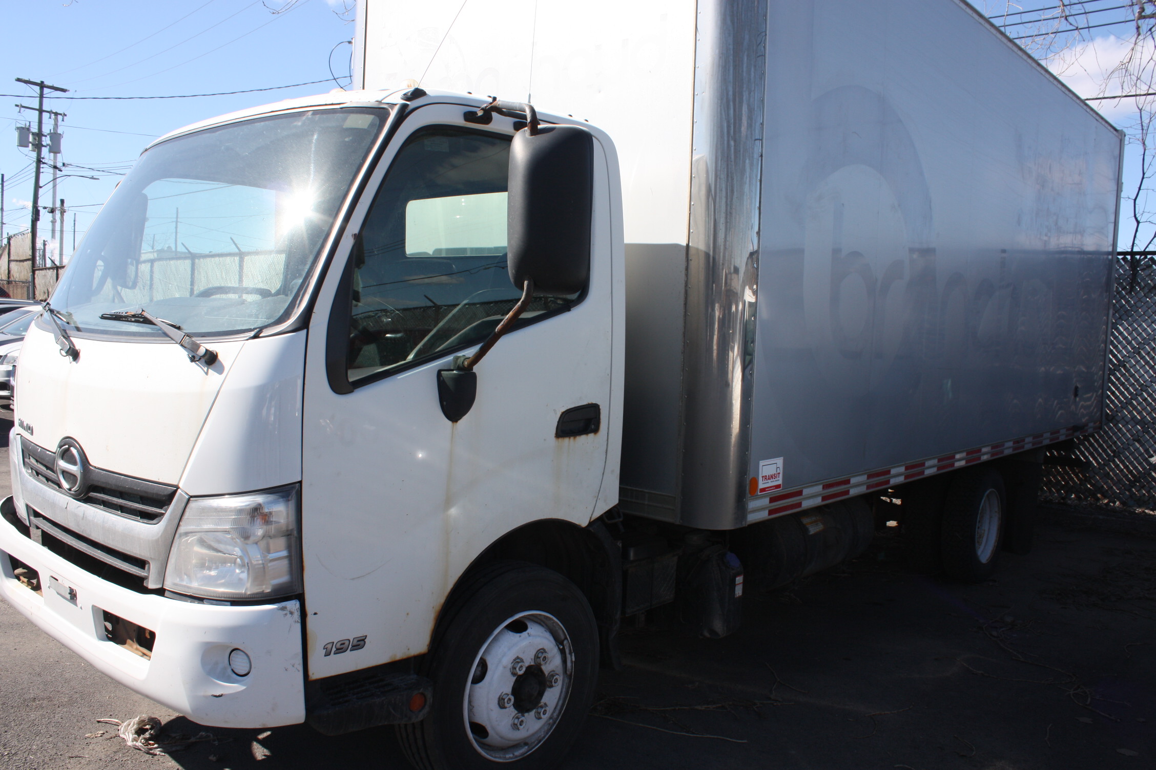 2017 HINO MODELE 195 CUBE 28&prime;