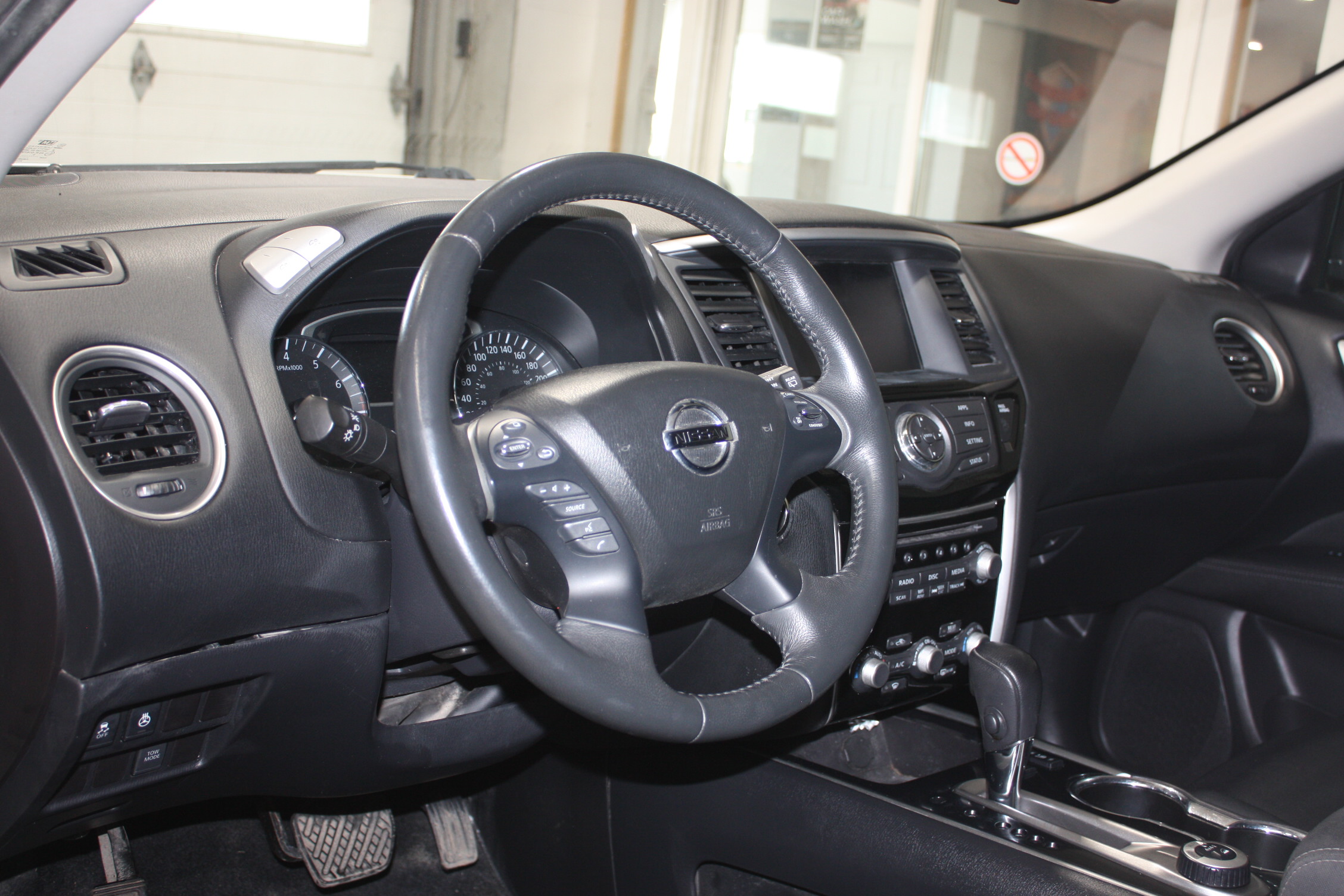 2017 NISSAN PATHFINDER SV AWD