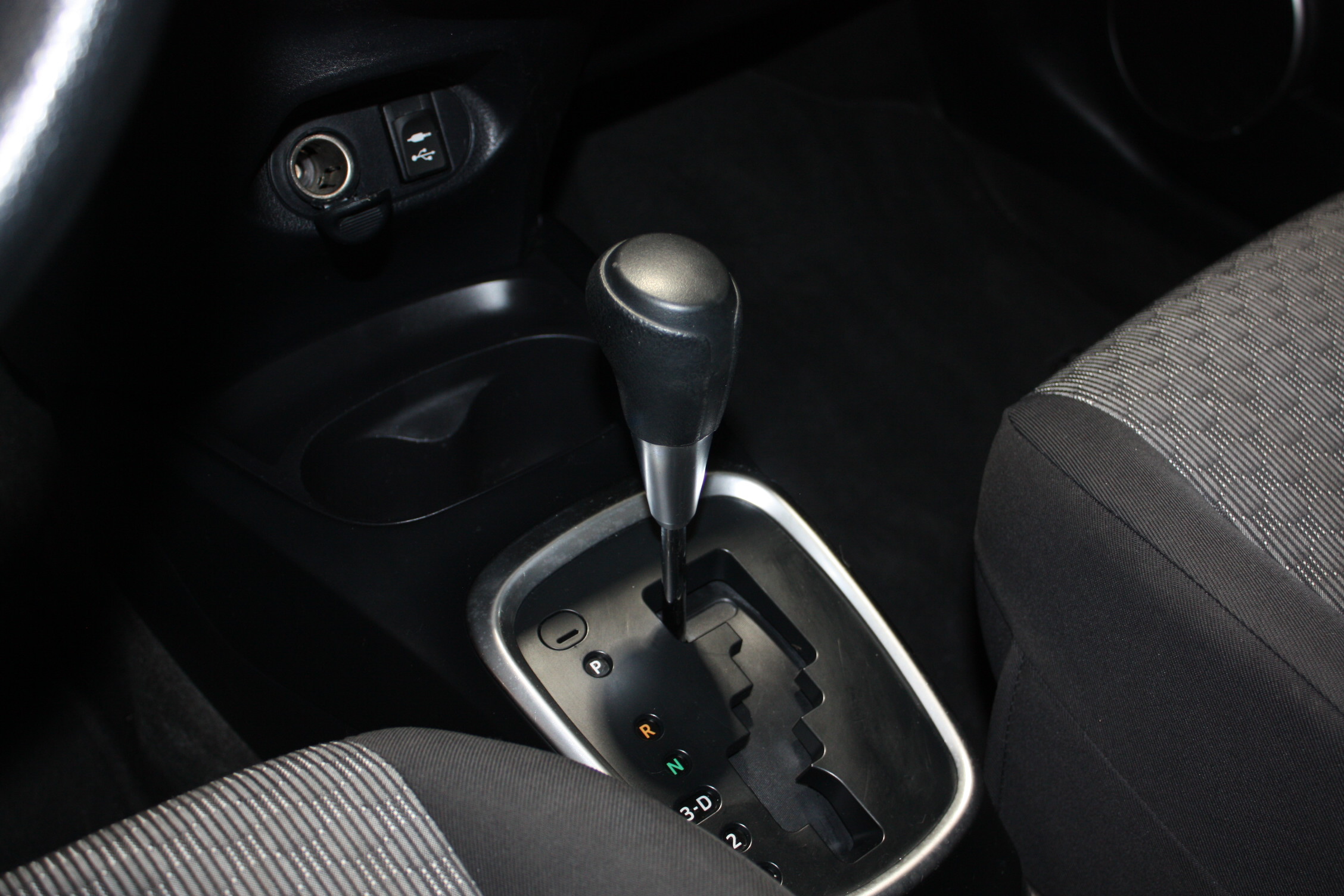 2016 TOYOTA YARIS