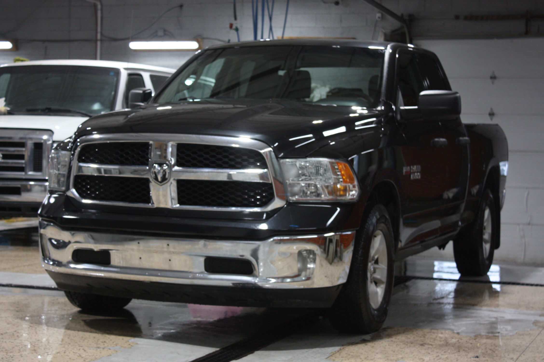 2016 RAM 1500 SXT QUAD CAB 4X4