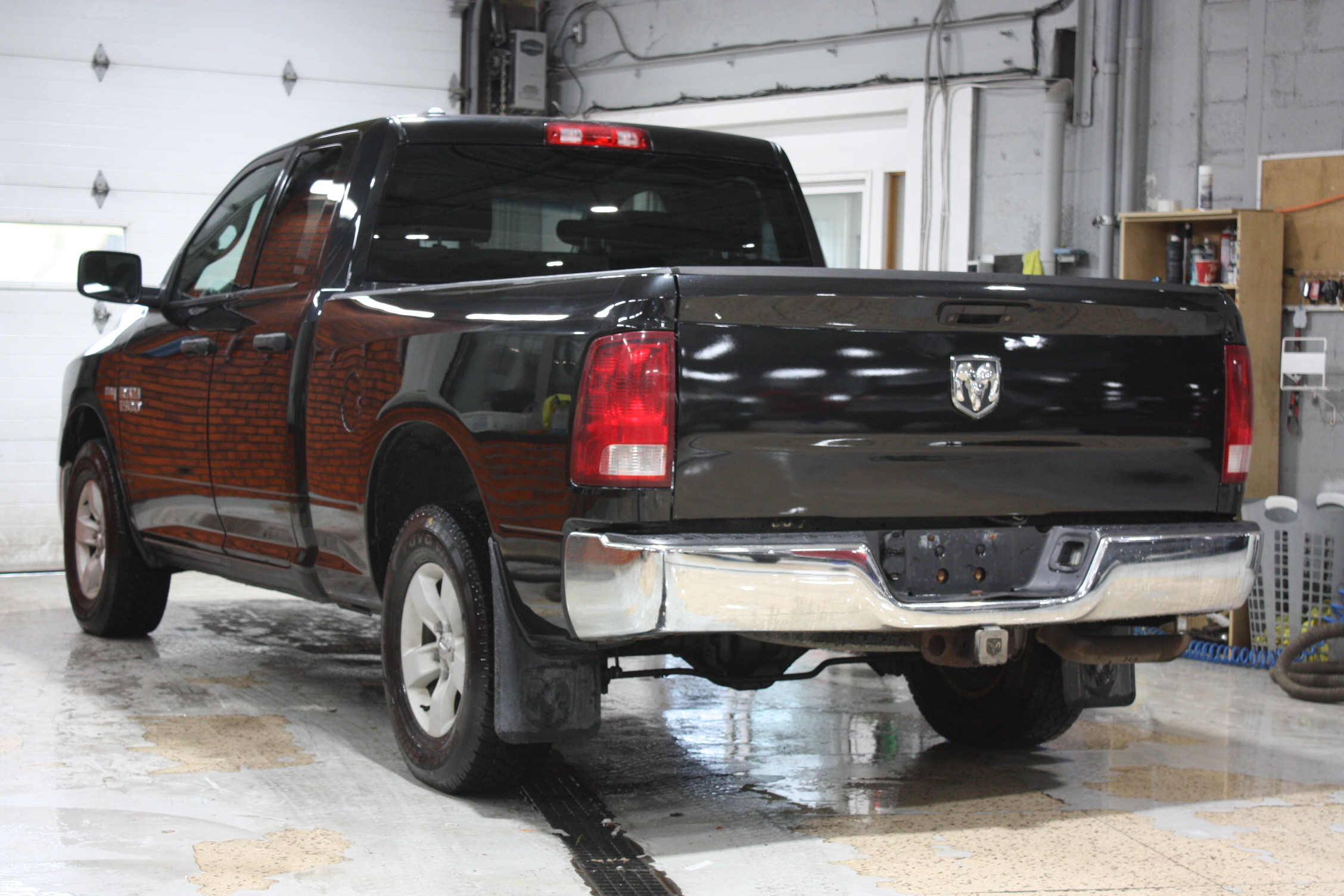 2016 RAM 1500 SXT QUAD CAB 4X4