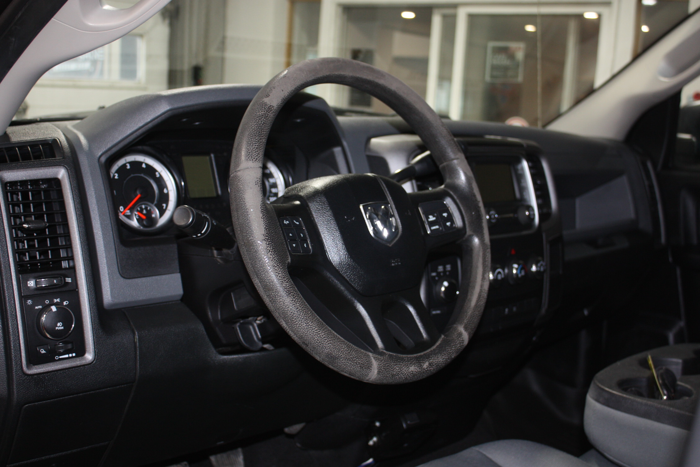 2016 RAM 1500 SXT QUAD CAB 4X4