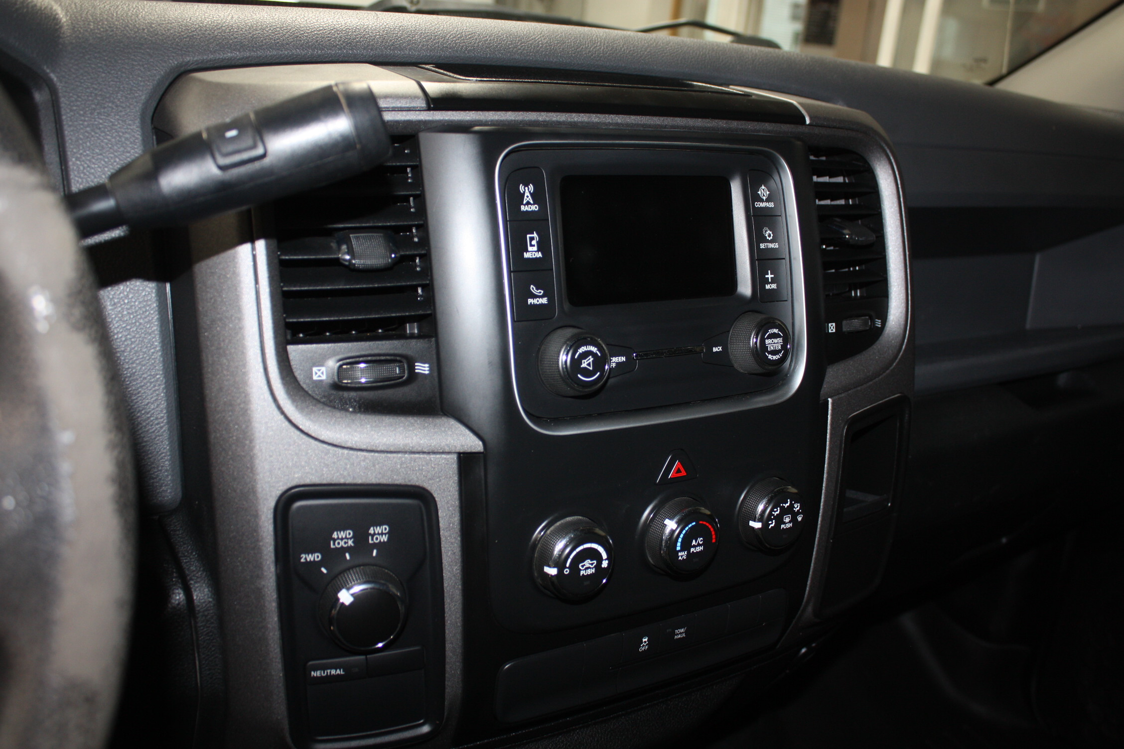 2016 RAM 1500 SXT QUAD CAB 4X4