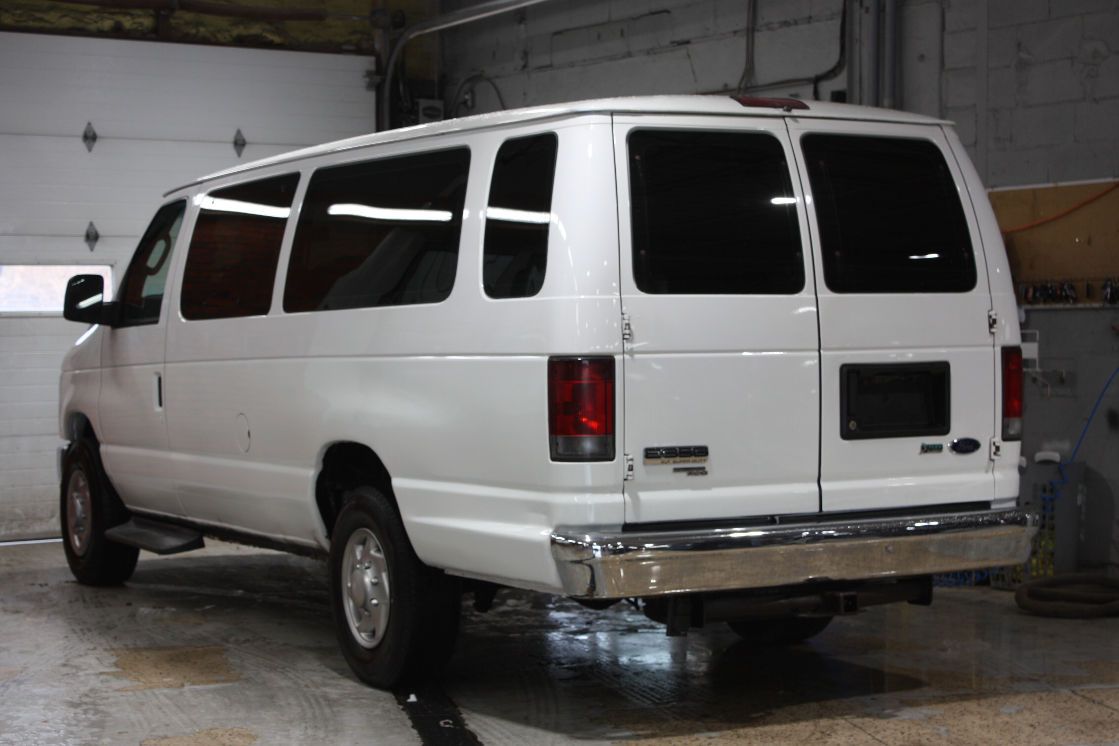 2013 FORD ECONOLINE WAGON 15 PASSAGERS