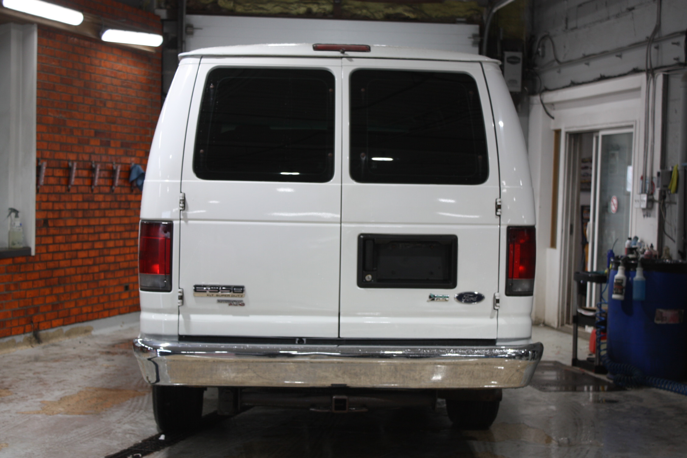 2013 FORD ECONOLINE WAGON 15 PASSAGERS