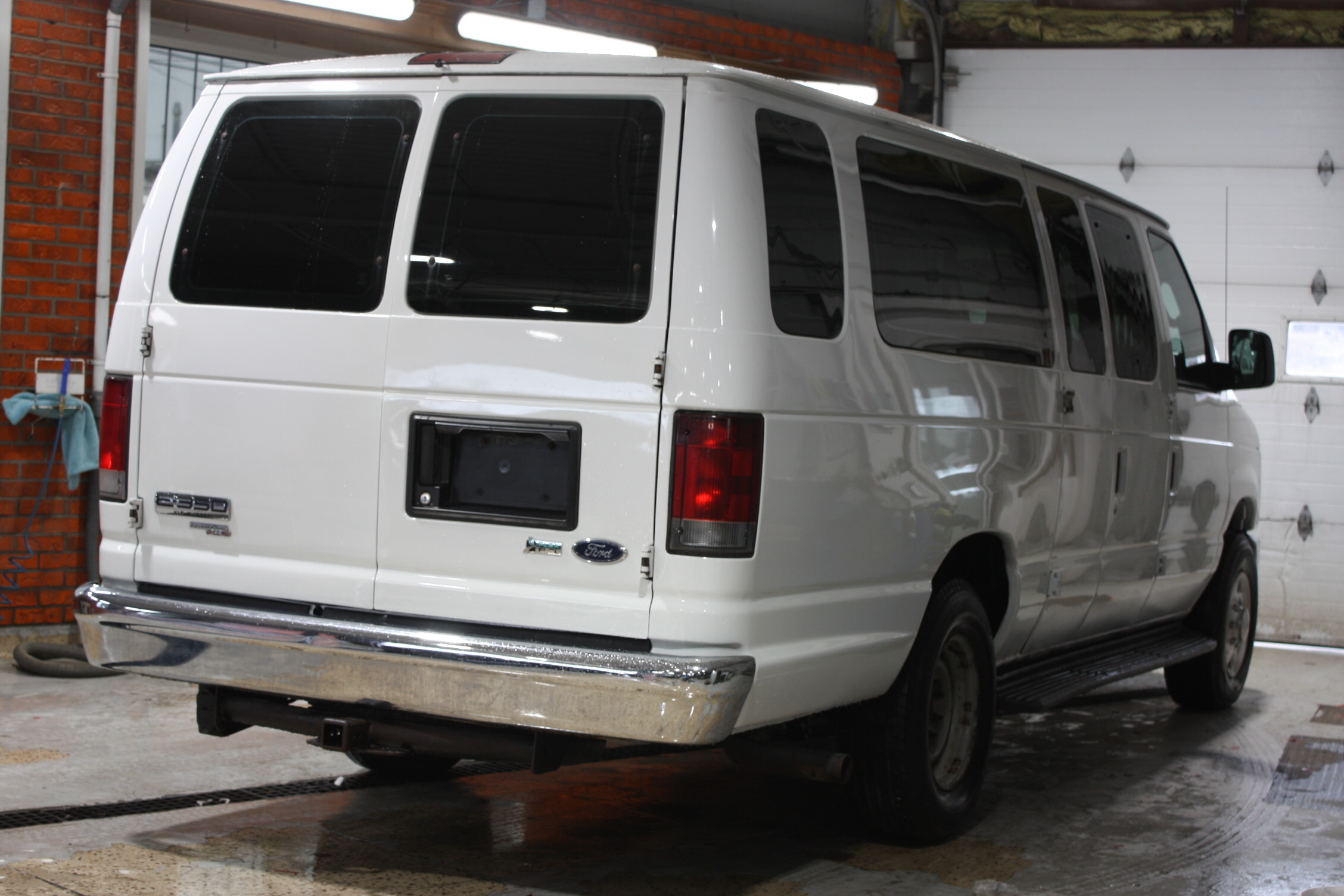 2013 FORD ECONOLINE WAGON 15 PASSAGERS