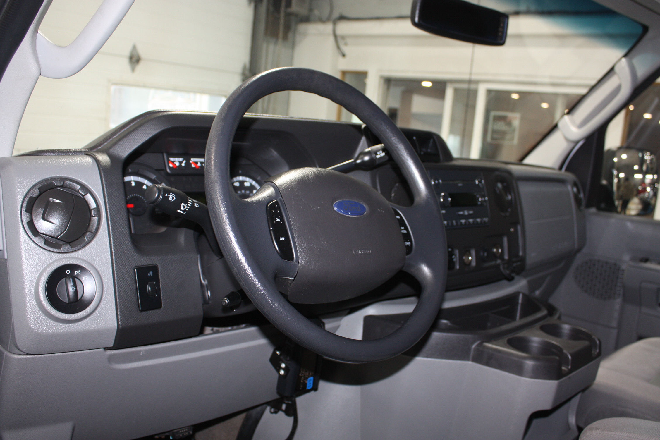 2013 FORD ECONOLINE WAGON 15 PASSAGERS