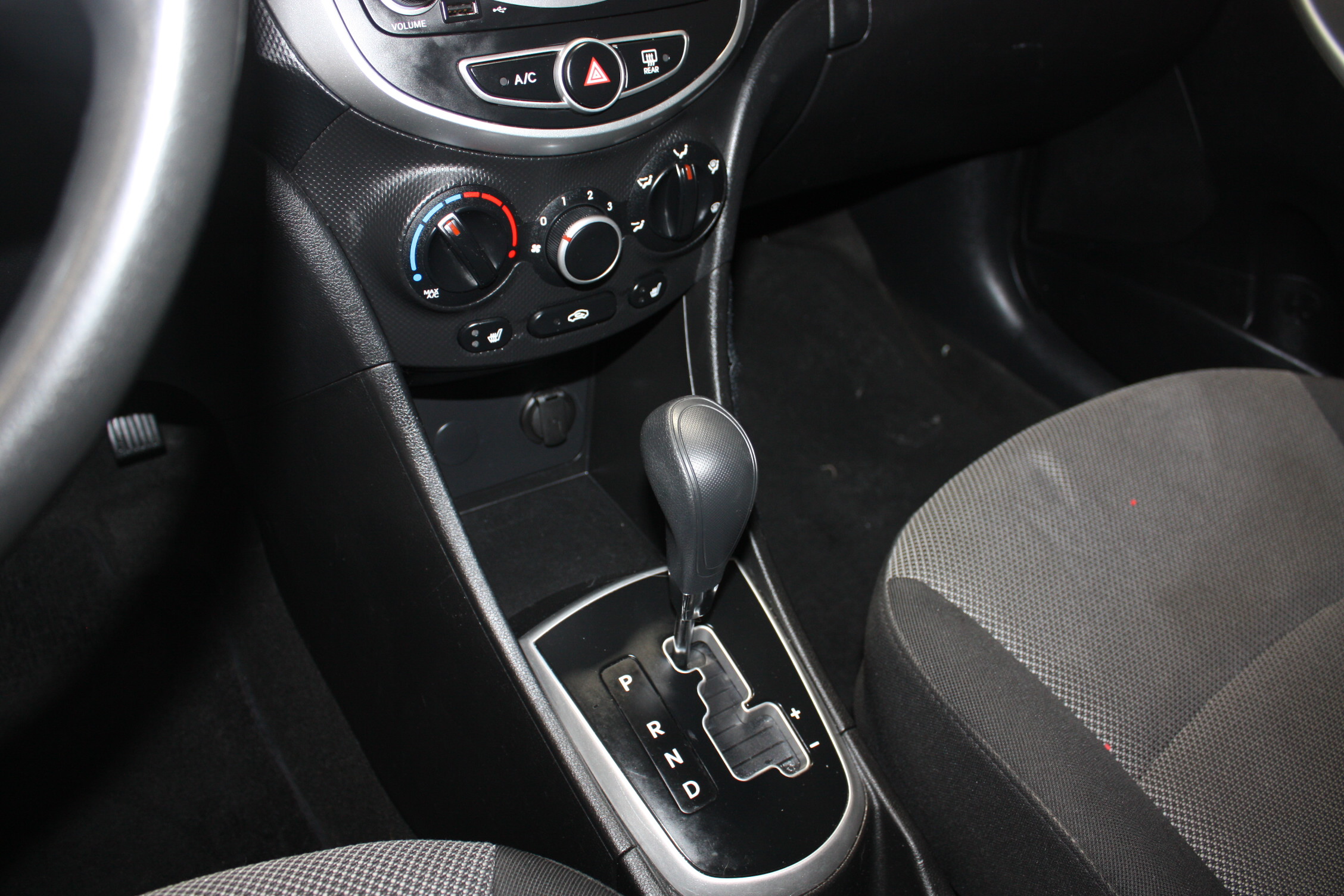 2013 HYUNDAI ACCENT HATCHBACK GL