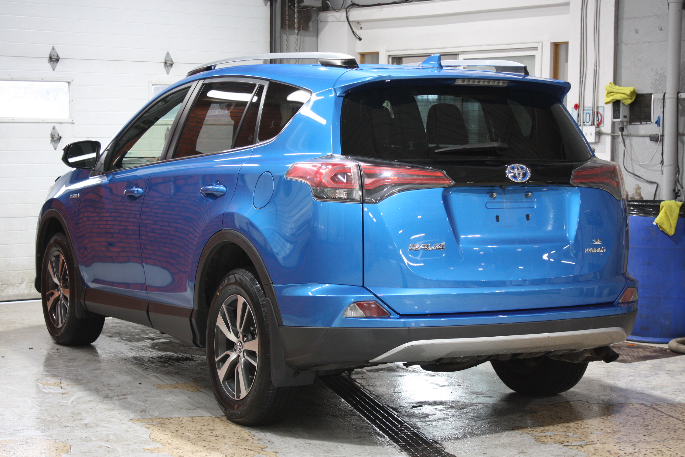 2017 TOYOTA RAV 4 SE HYBRIDE AWD