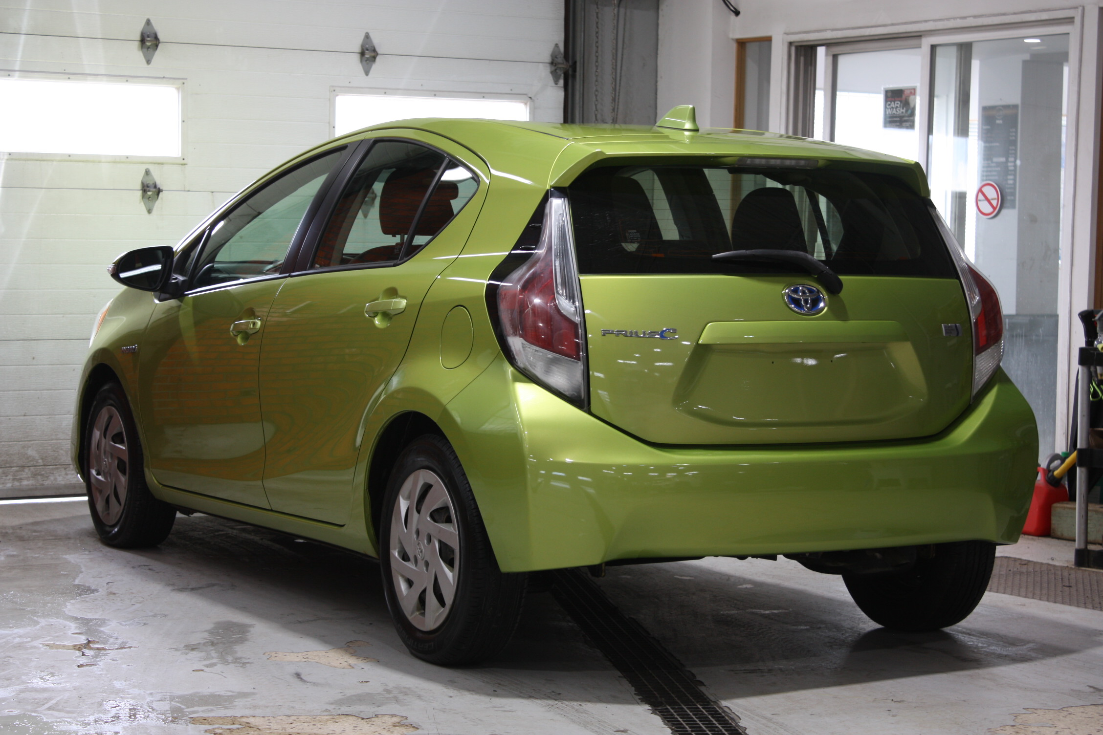 2015 TOYOTA PRIUS C TECH