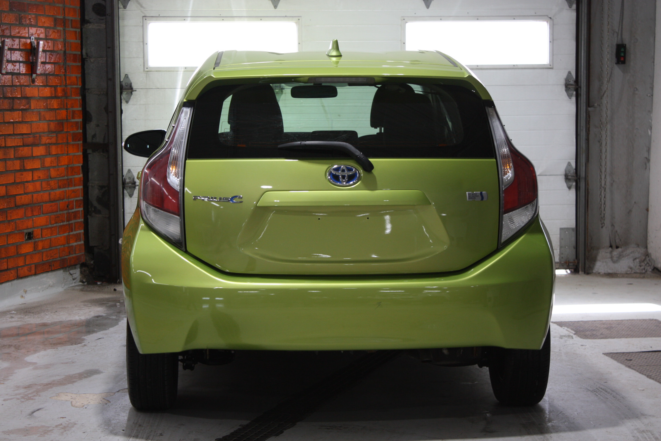 2015 TOYOTA PRIUS C TECH