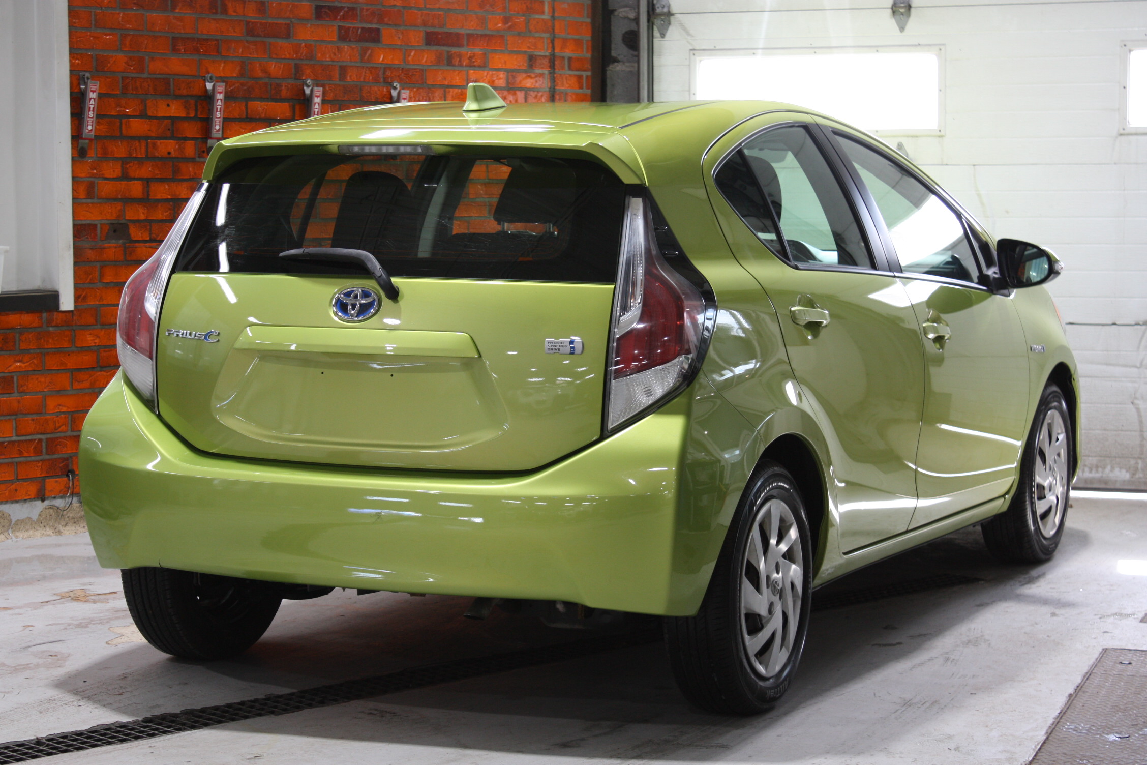 2015 TOYOTA PRIUS C TECH