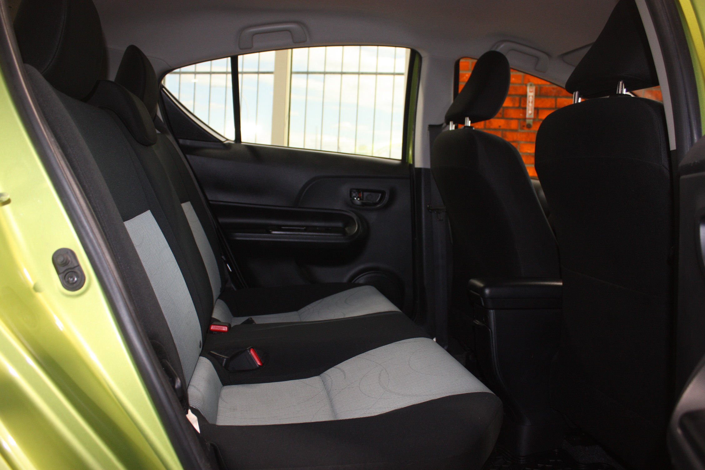 2015 TOYOTA PRIUS C TECH