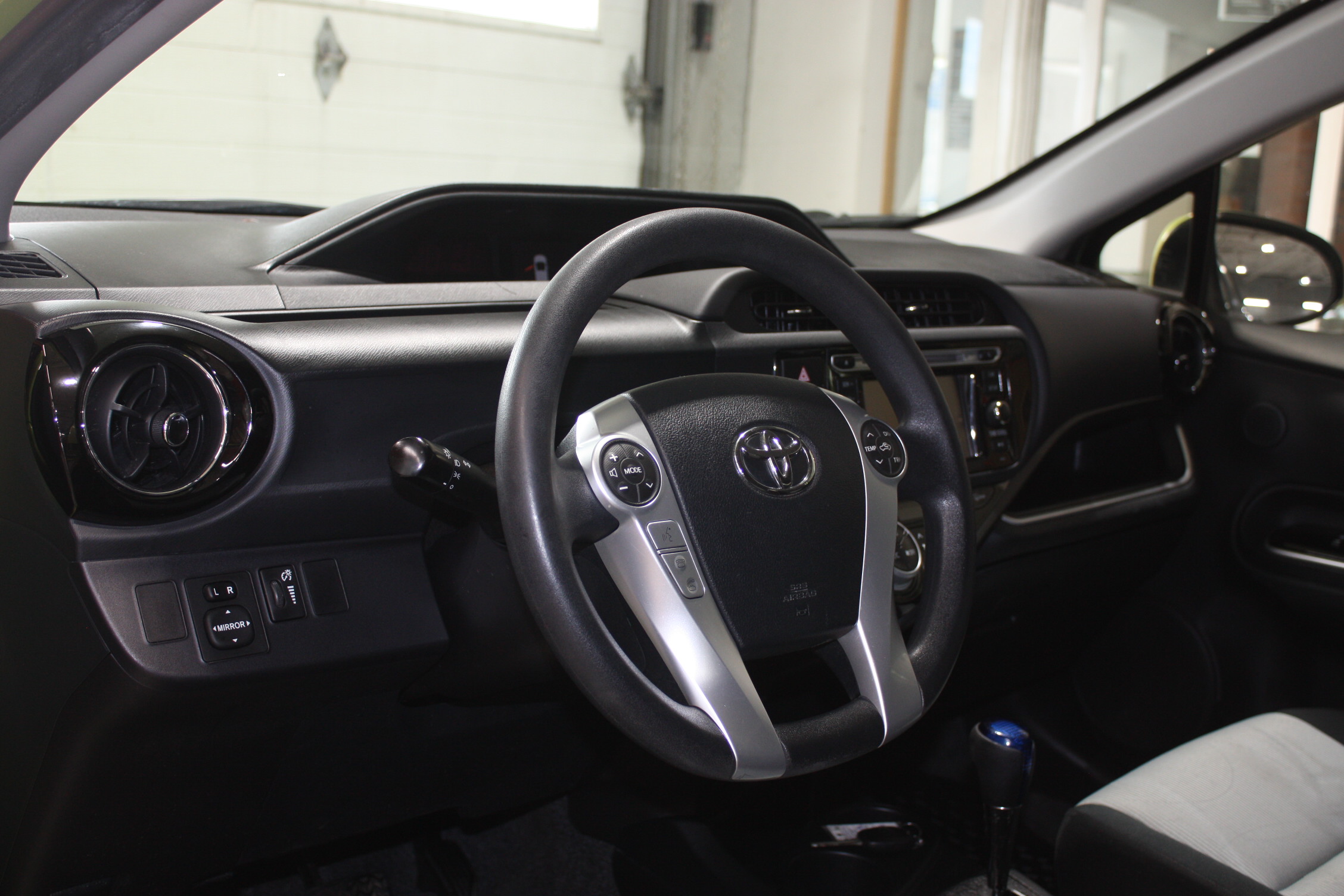 2015 TOYOTA PRIUS C TECH