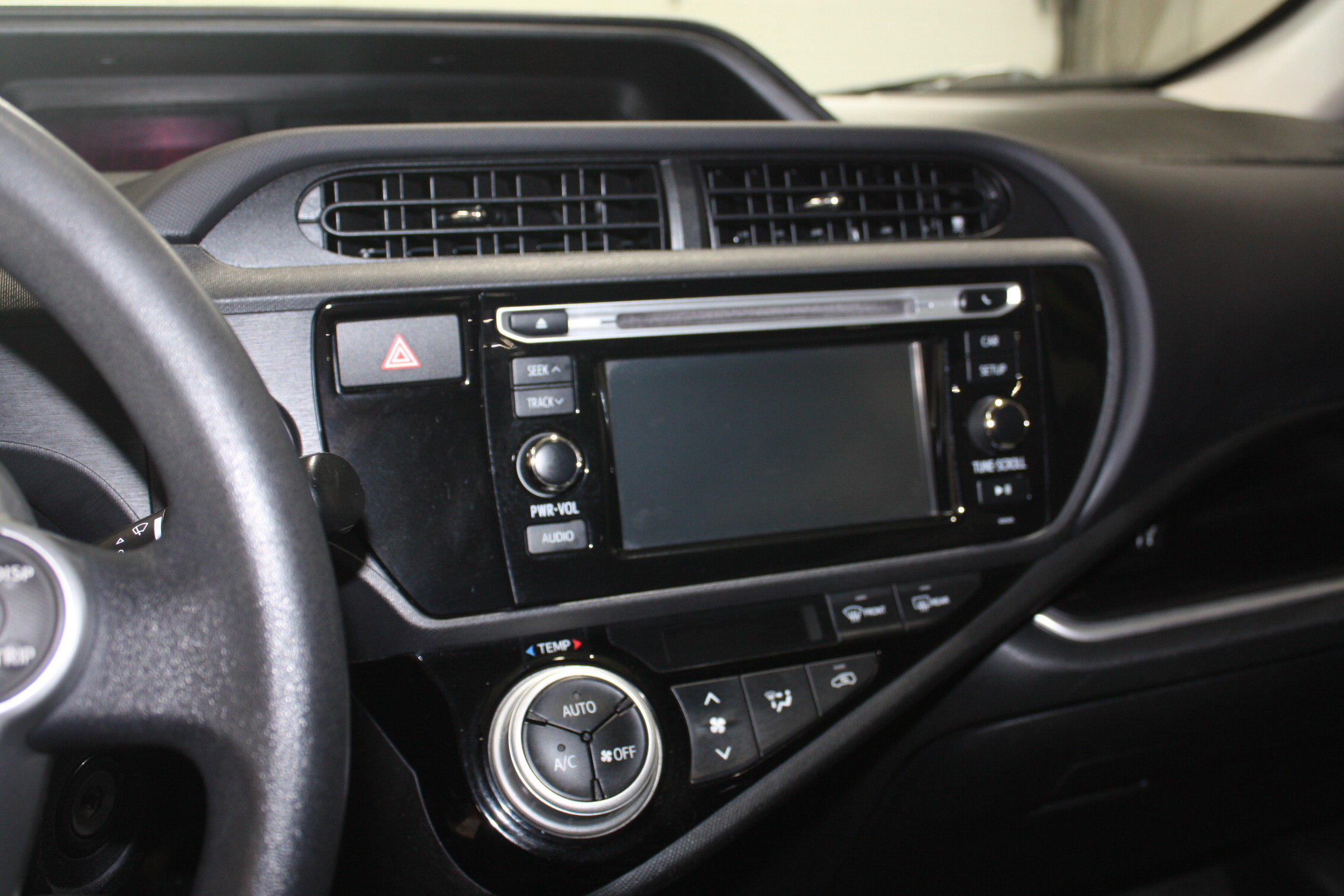2015 TOYOTA PRIUS C TECH