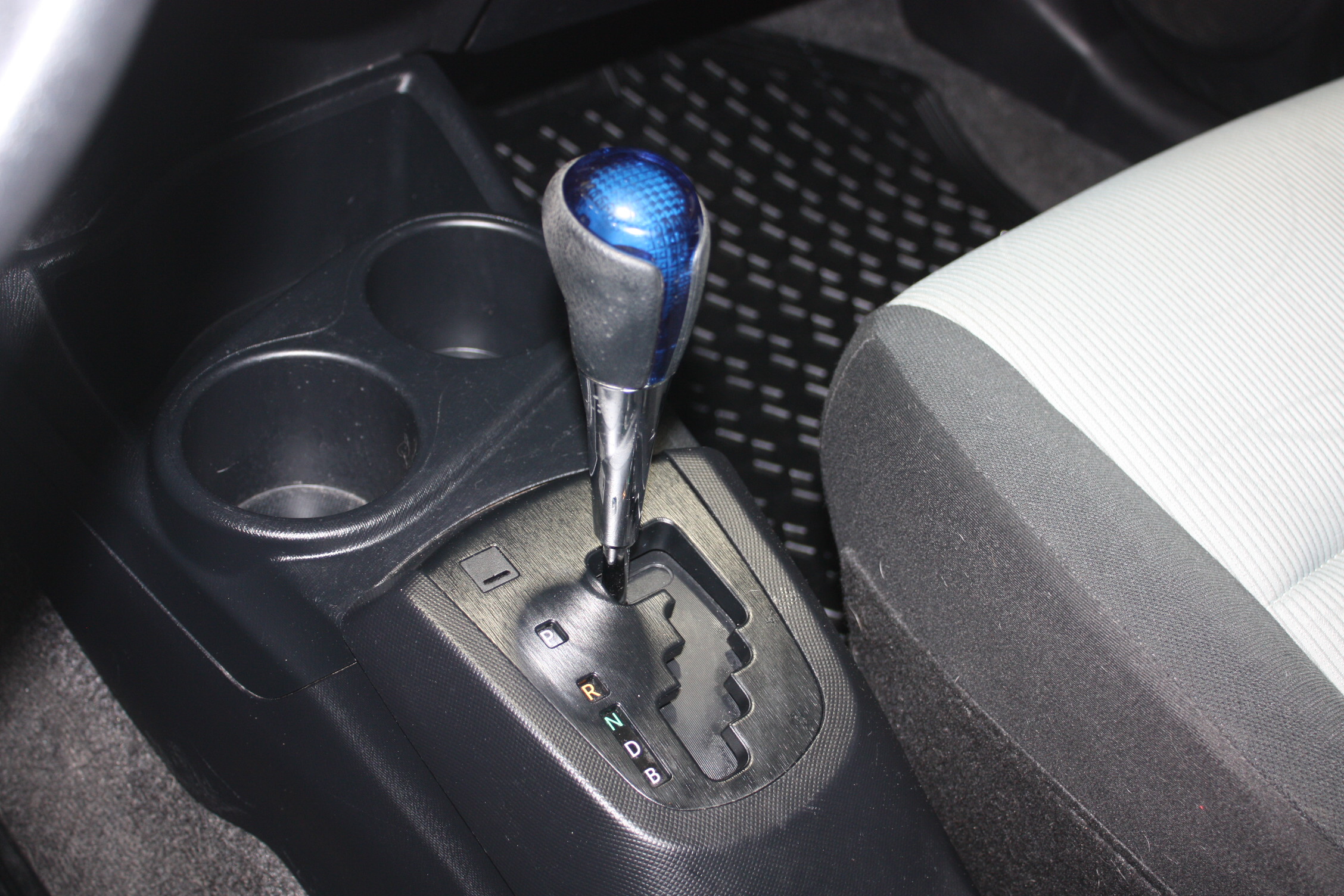 2015 TOYOTA PRIUS C TECH
