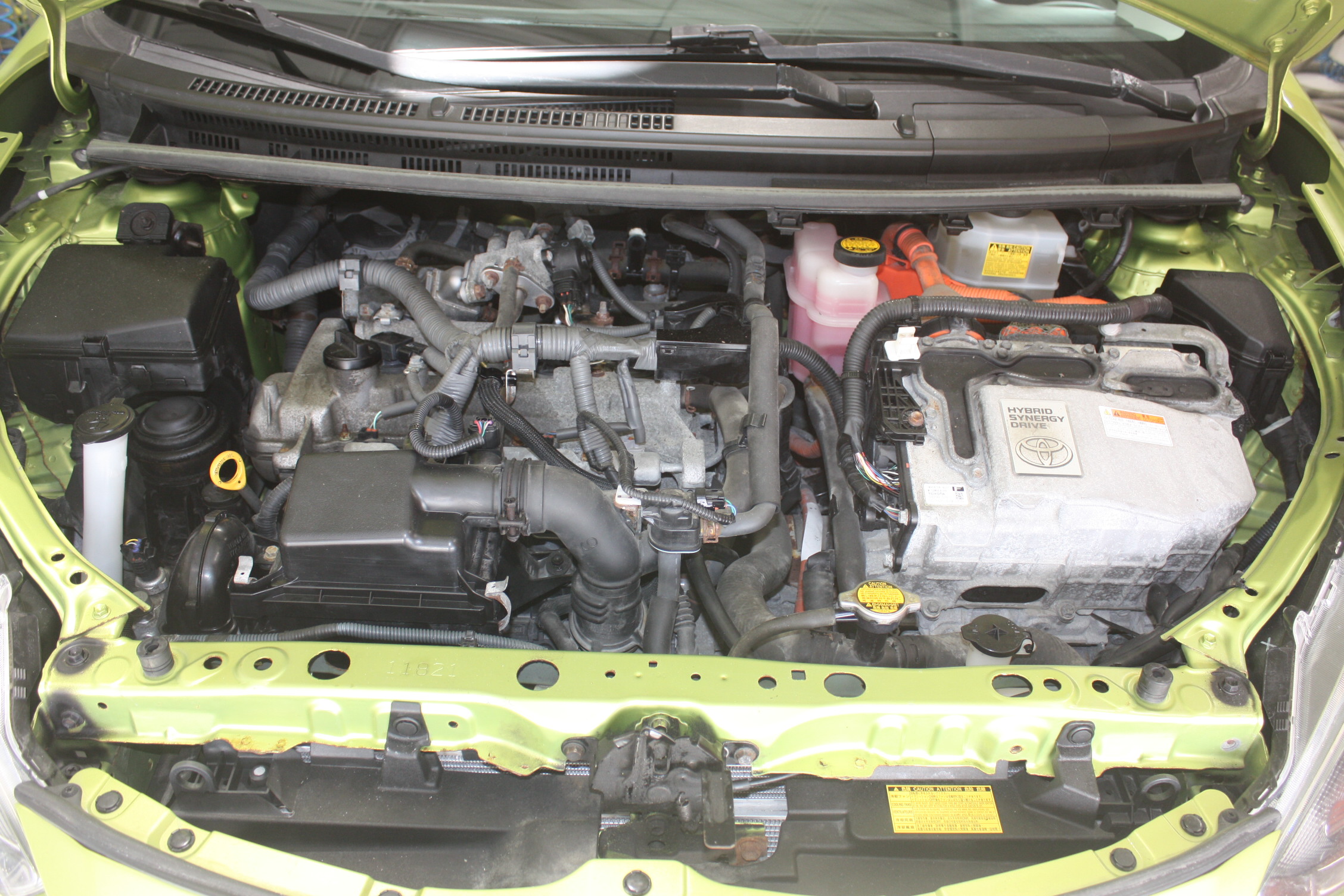 2015 TOYOTA PRIUS C TECH