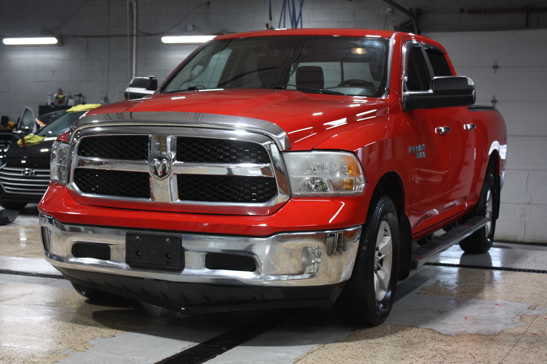 2015 RAM 1500 SLT CREW CAB 4X4