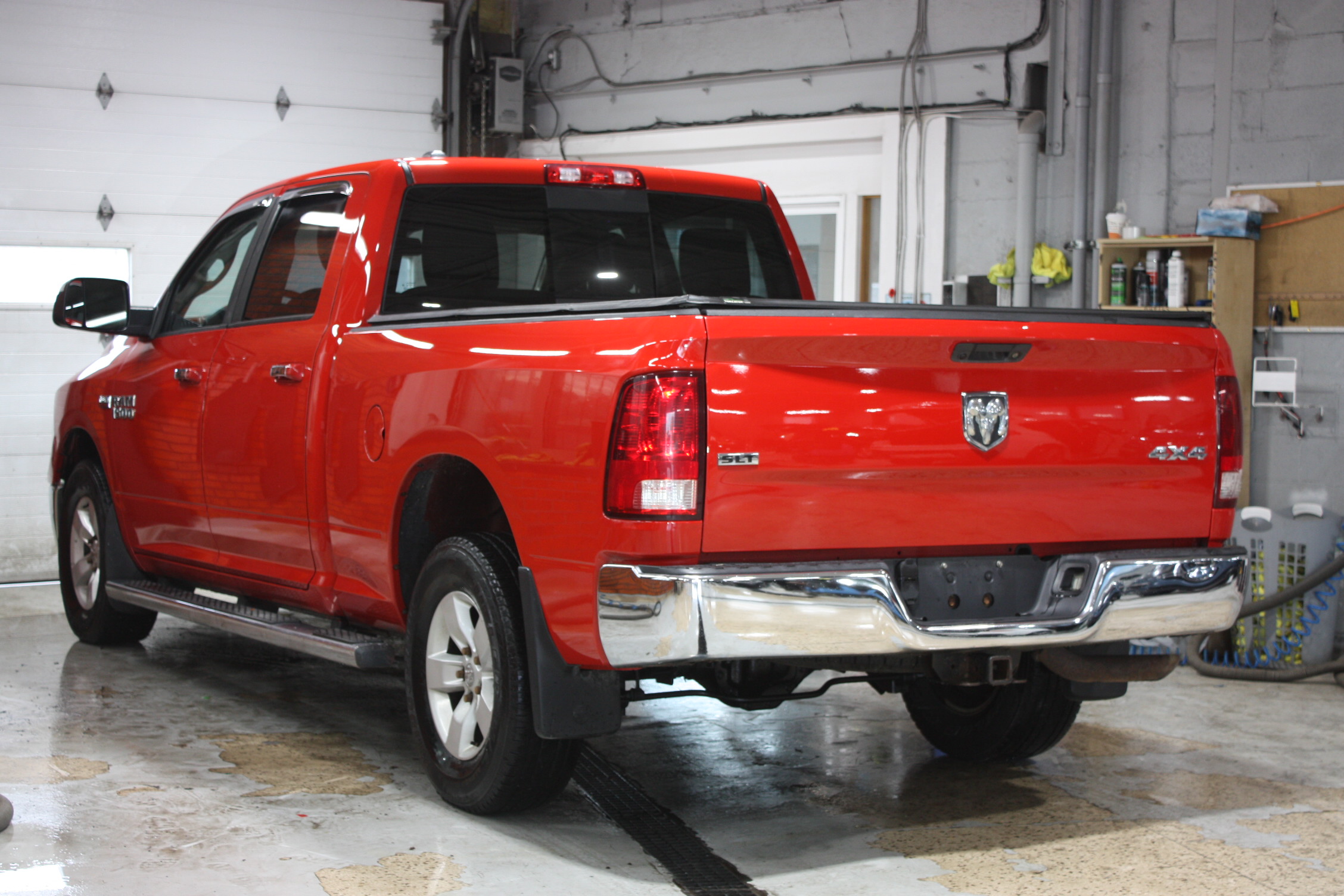 2015 RAM 1500 SLT CREW CAB 4X4