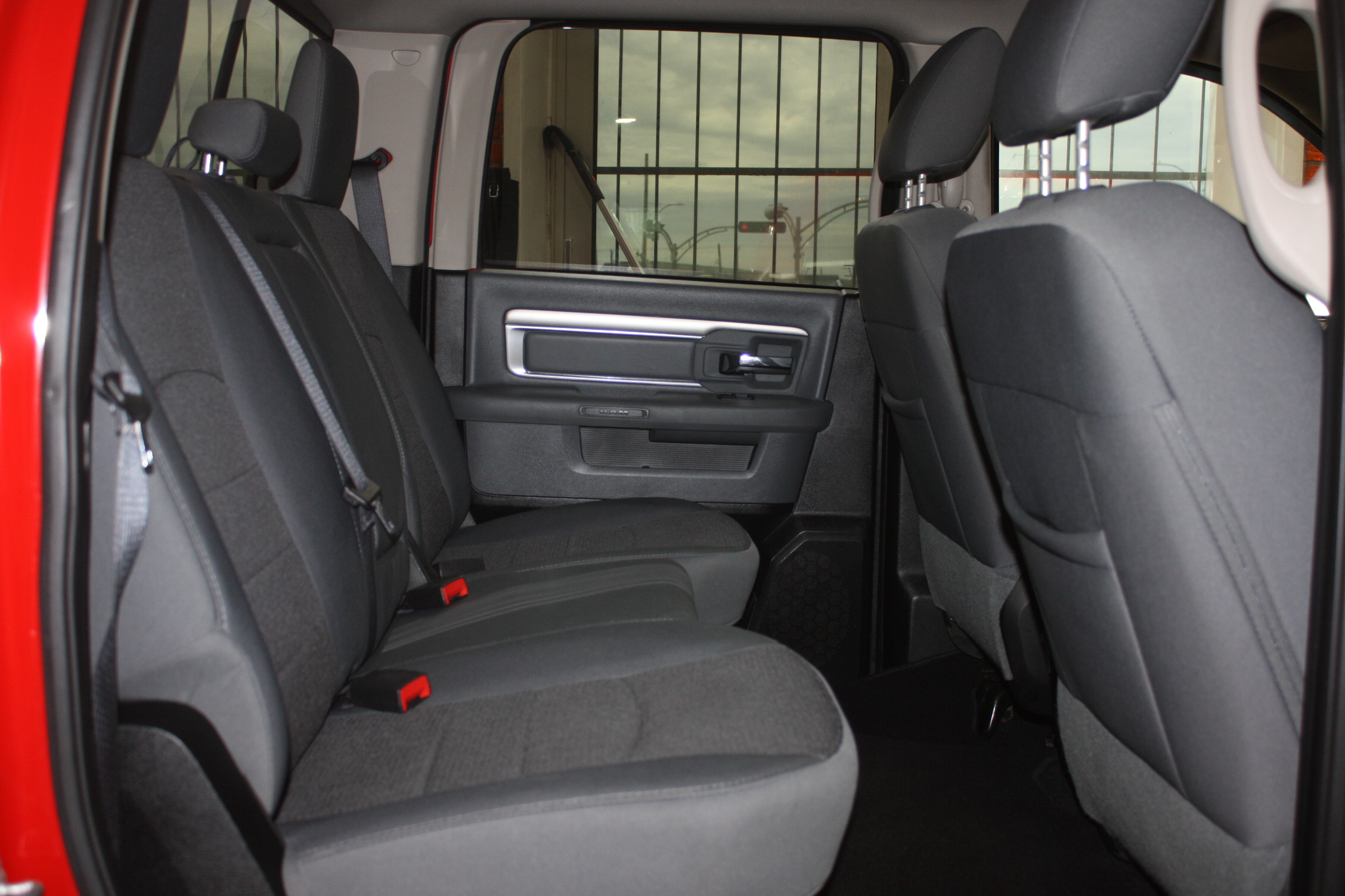2015 RAM 1500 SLT CREW CAB 4X4