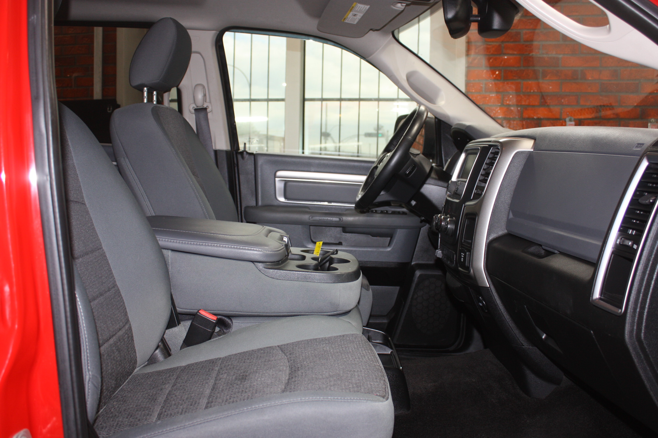 2015 RAM 1500 SLT CREW CAB 4X4