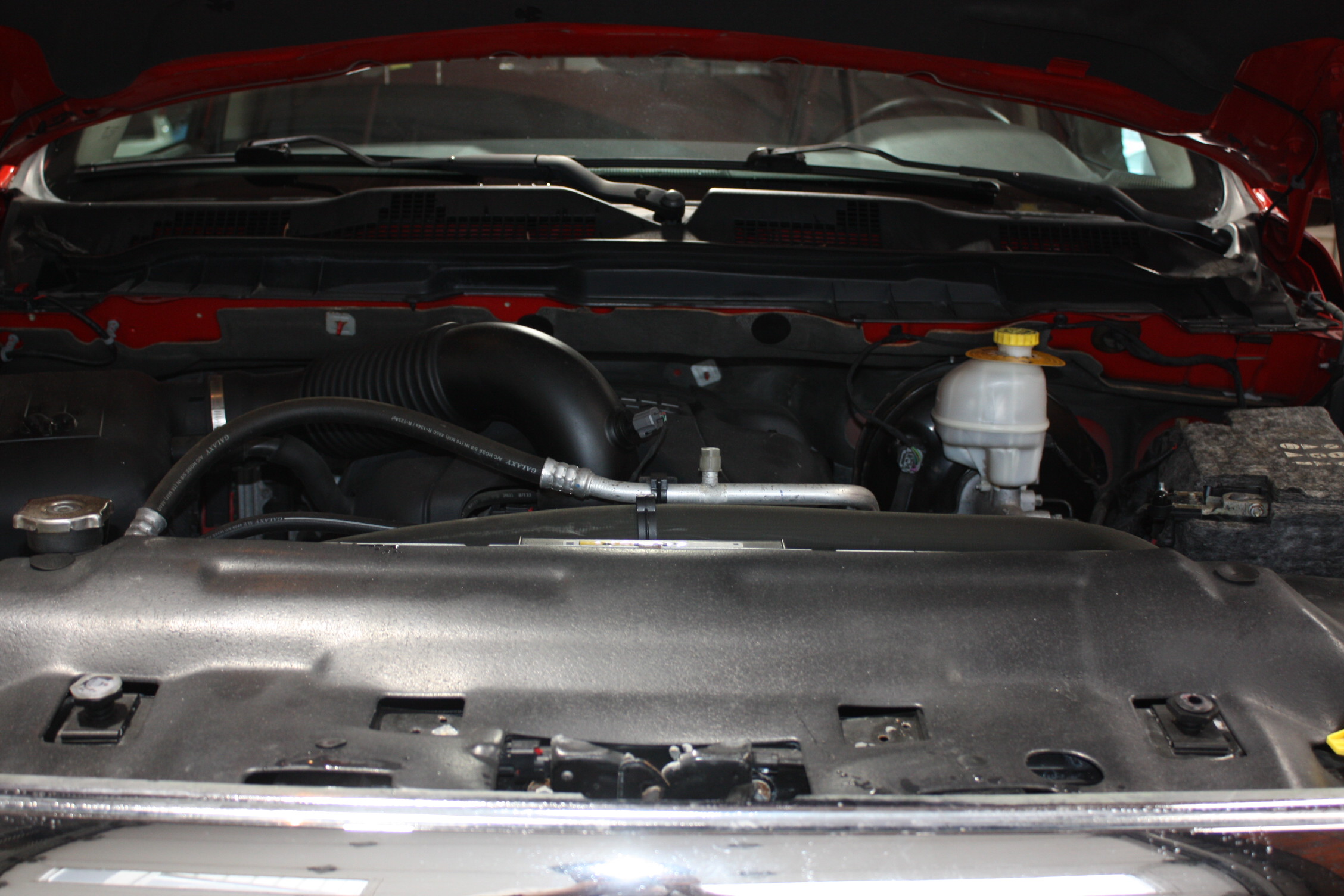 2015 RAM 1500 SLT CREW CAB 4X4