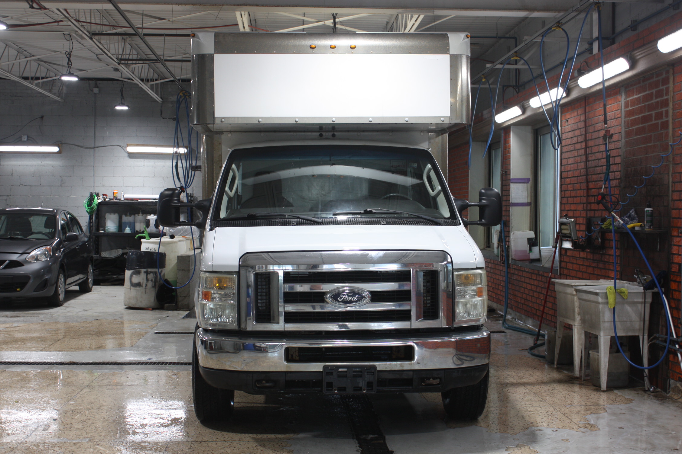 2009 FORD CUBE 12 ‘ ROUES SIMPLE ARRIERE