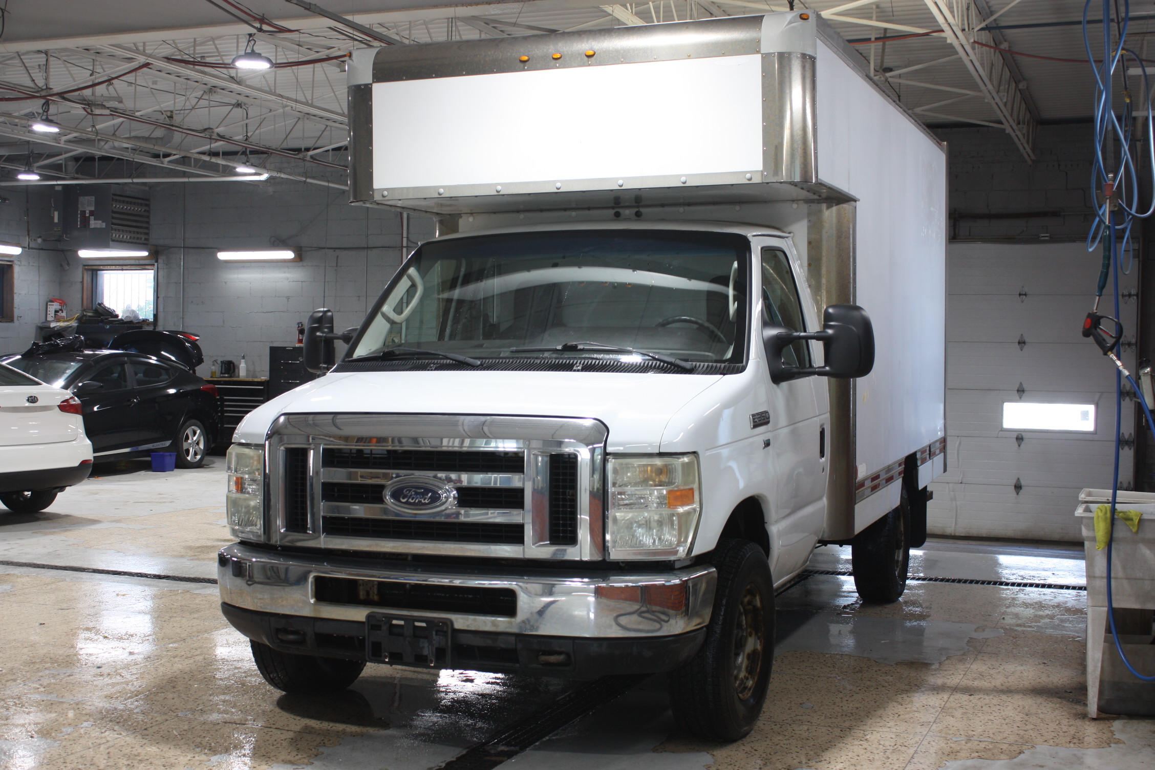 2009 FORD CUBE 12 ‘ ROUES SIMPLE ARRIERE