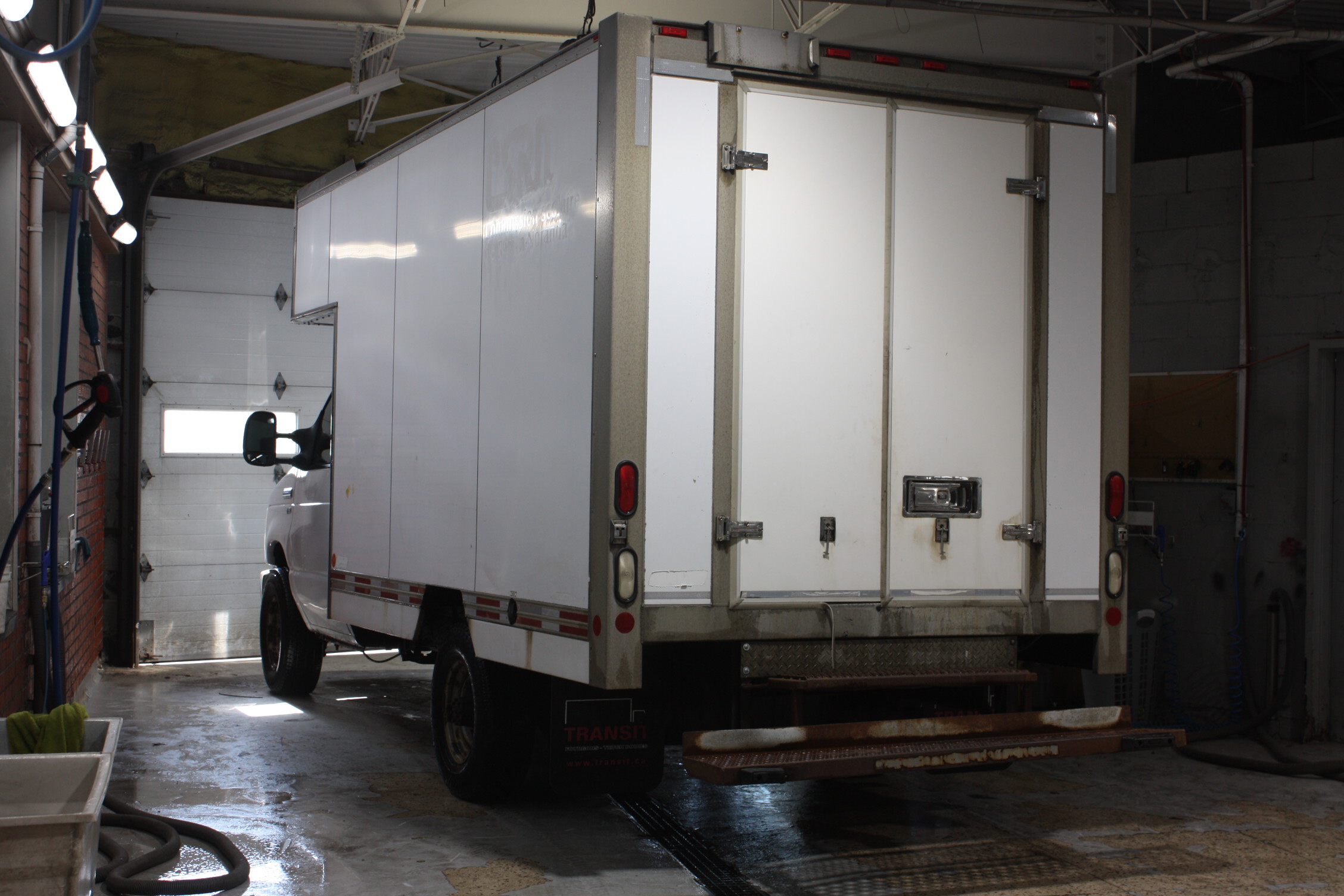 2009 FORD CUBE 12 ‘ ROUES SIMPLE ARRIERE