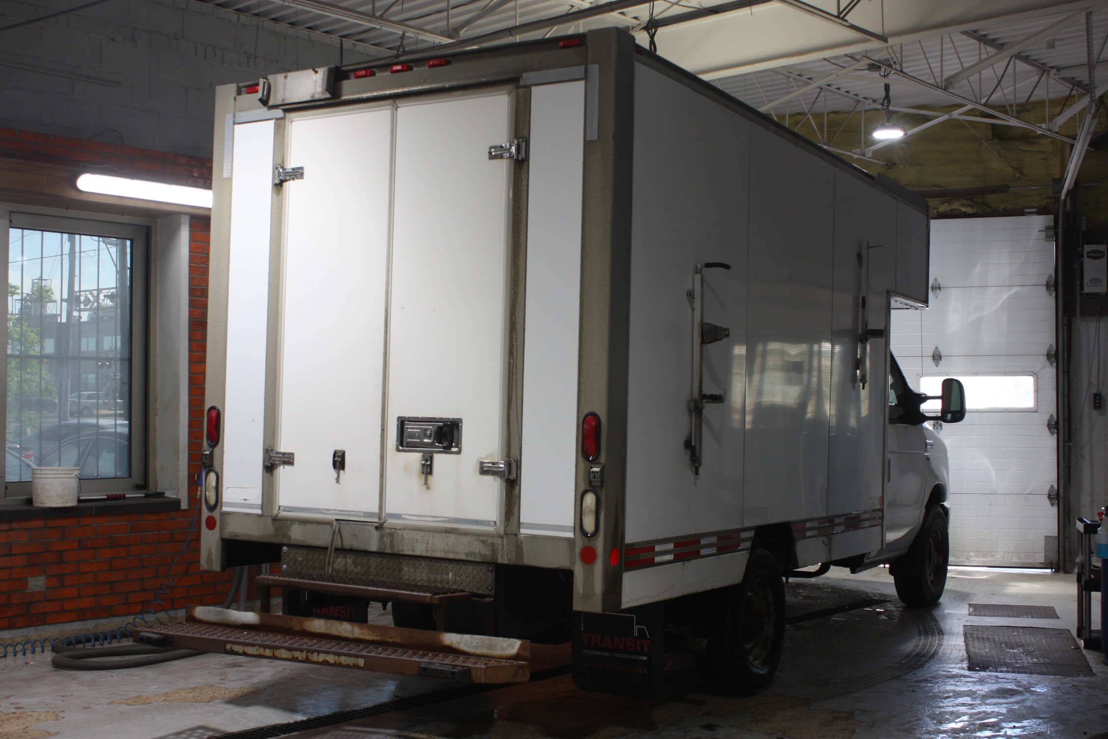 2009 FORD CUBE 12 ‘ ROUES SIMPLE ARRIERE