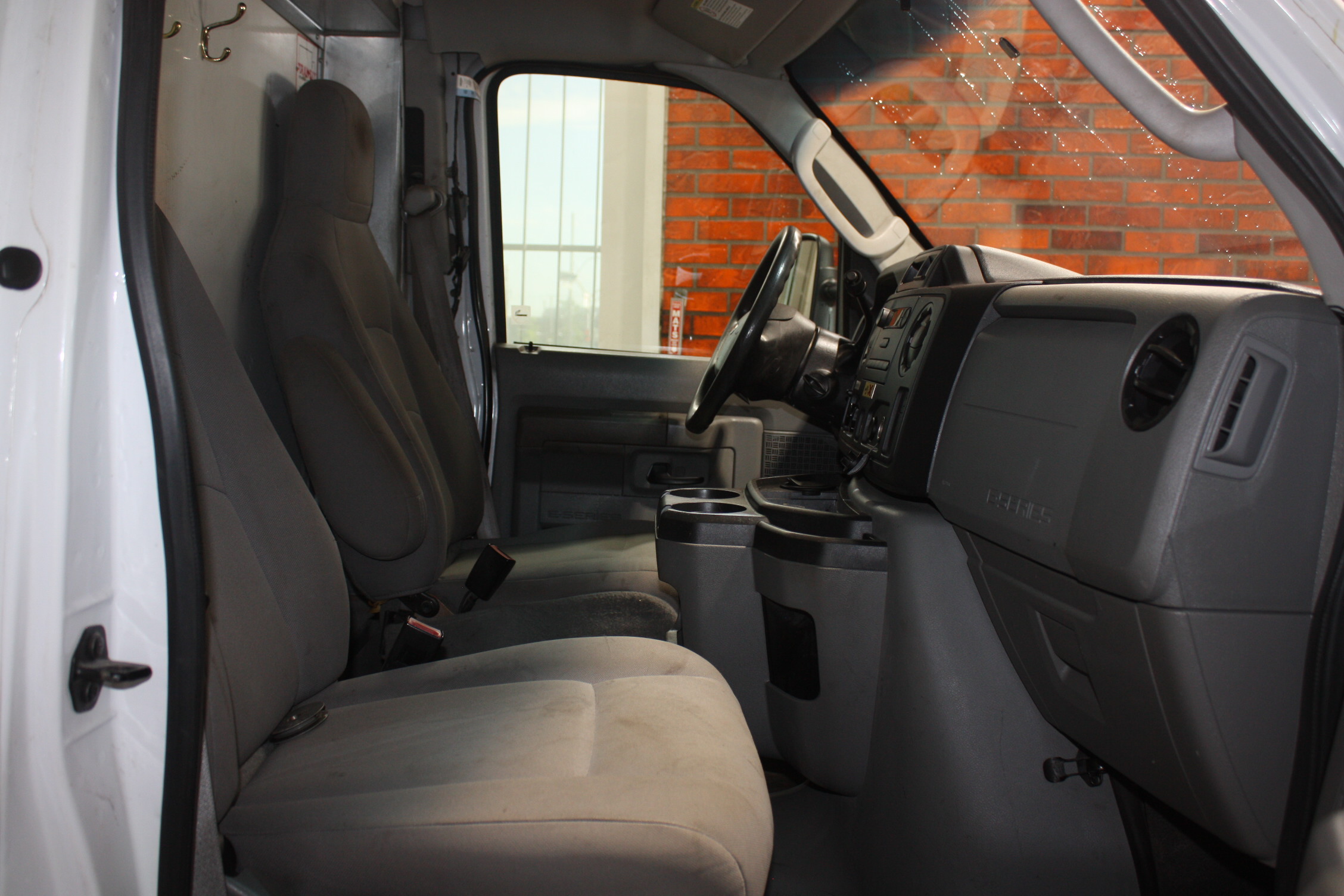 2009 FORD CUBE 12 ‘ ROUES SIMPLE ARRIERE