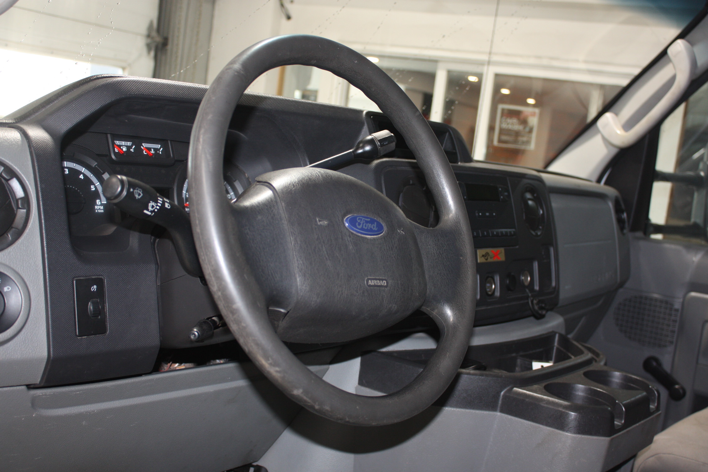 2009 FORD CUBE 12 ‘ ROUES SIMPLE ARRIERE