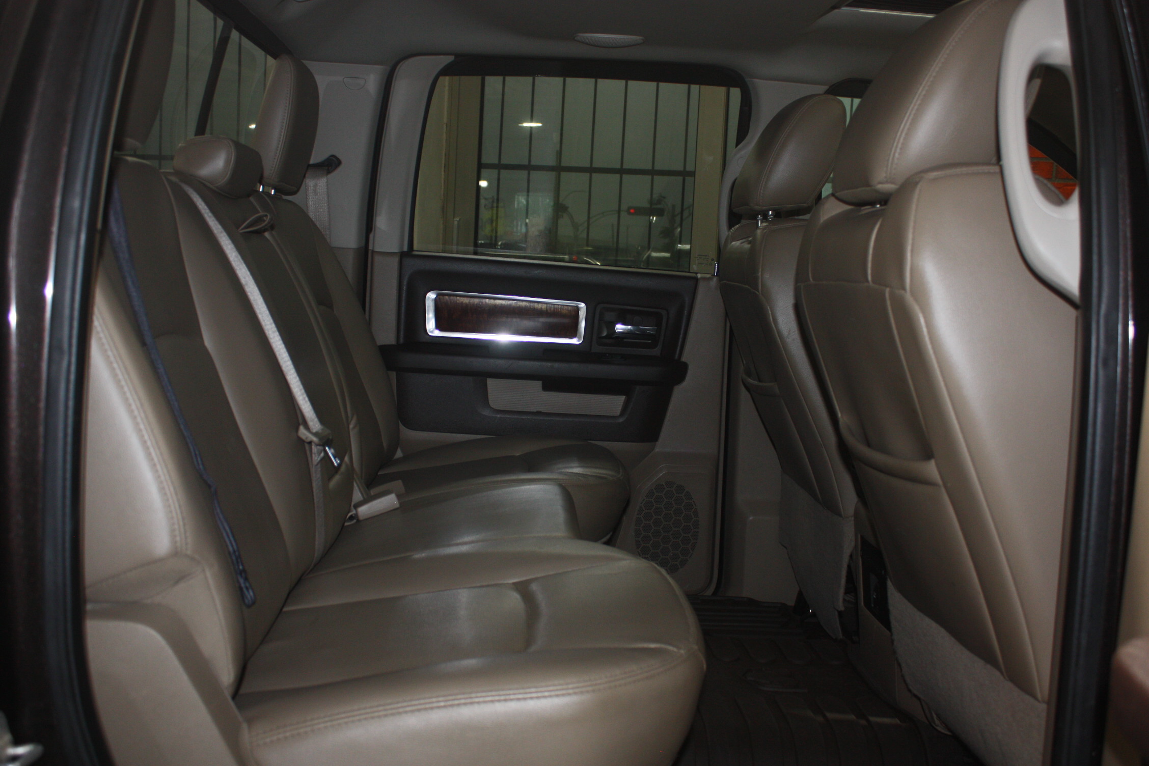 2011 RAM 1500 LARAMIE 4X4