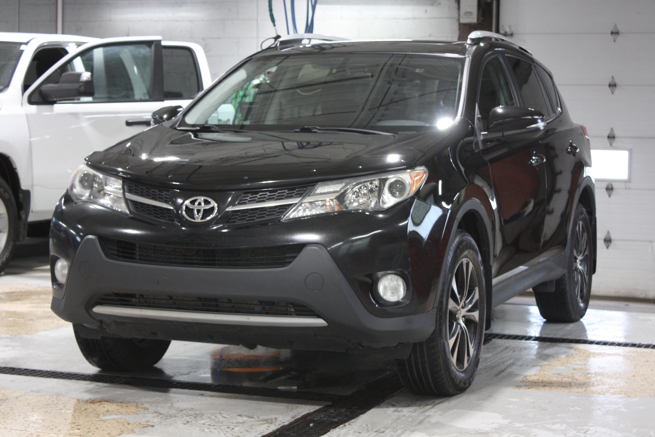 2015 TOYOTA RAV4 XLE AWD