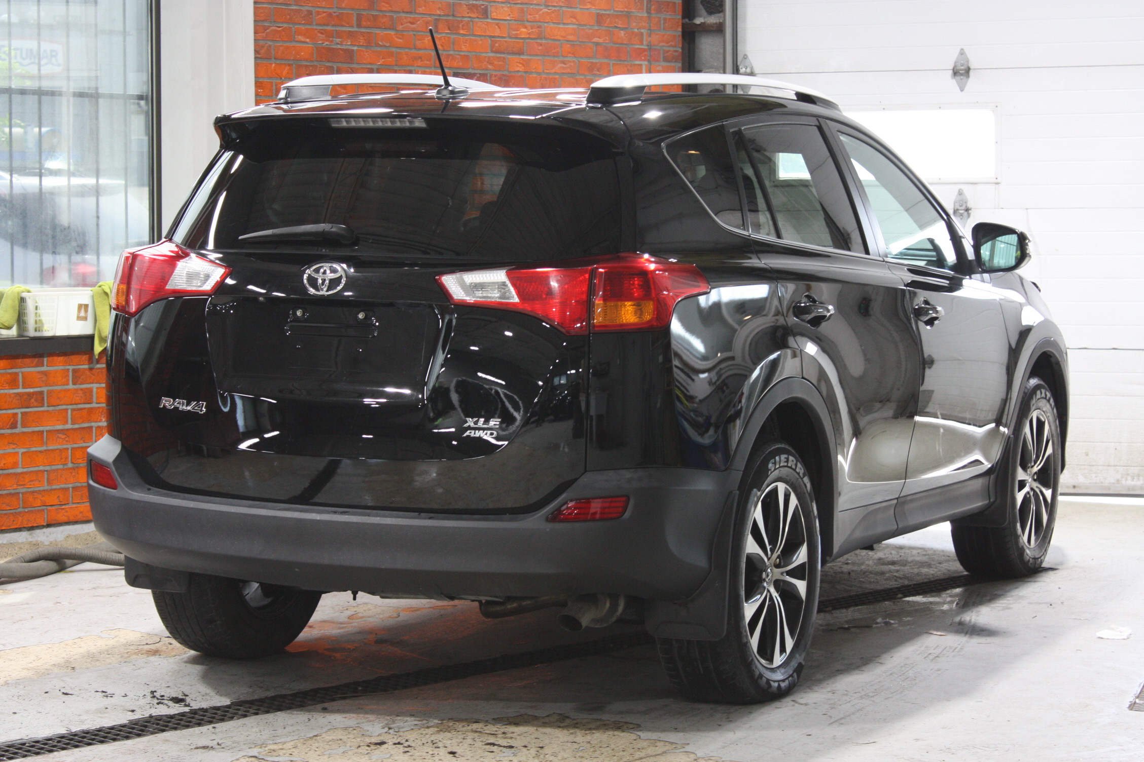 2015 TOYOTA RAV4 XLE AWD