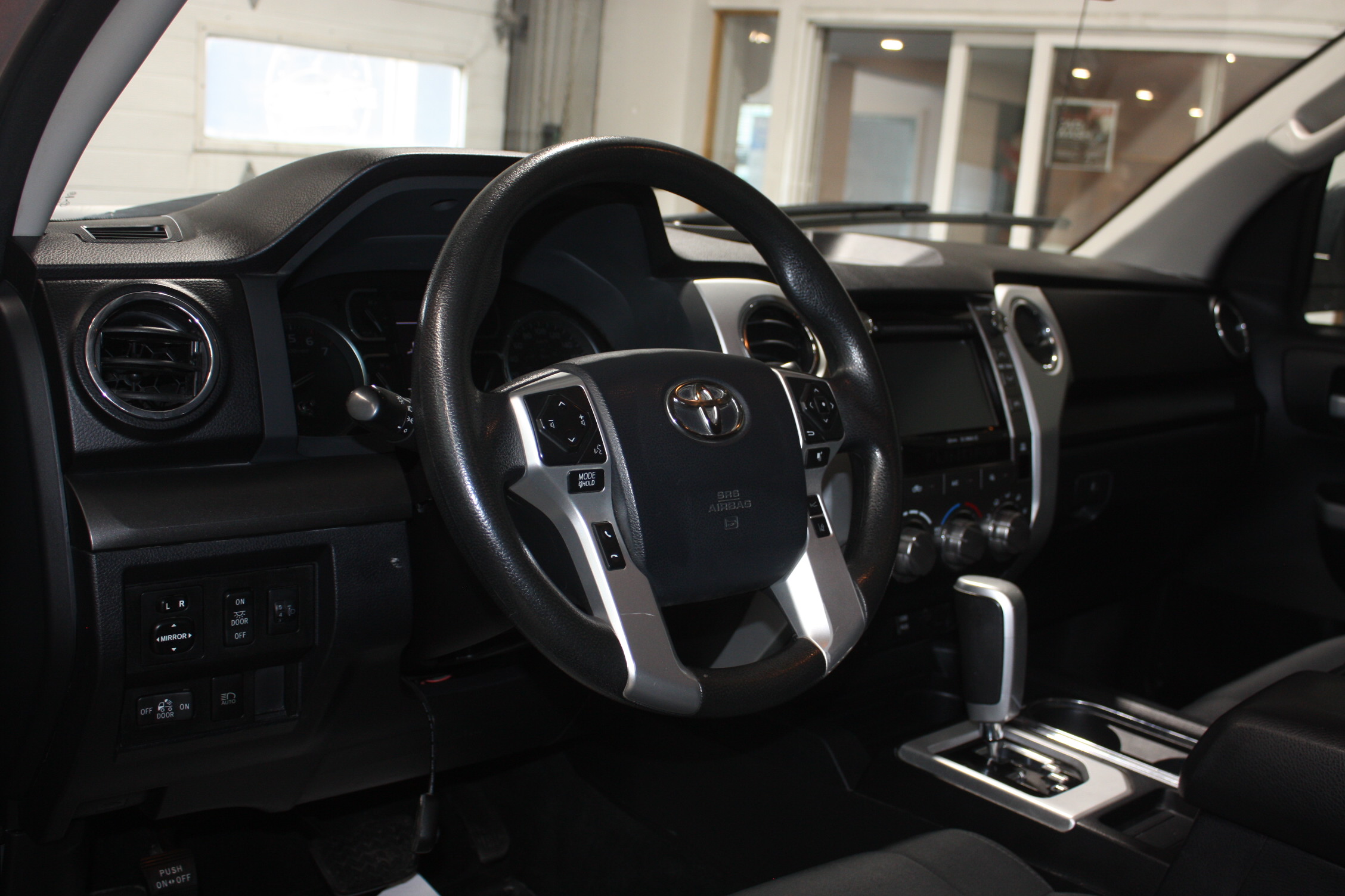 2019 TOYOTA TUNDRA SR5 4X4 BOITE 8′