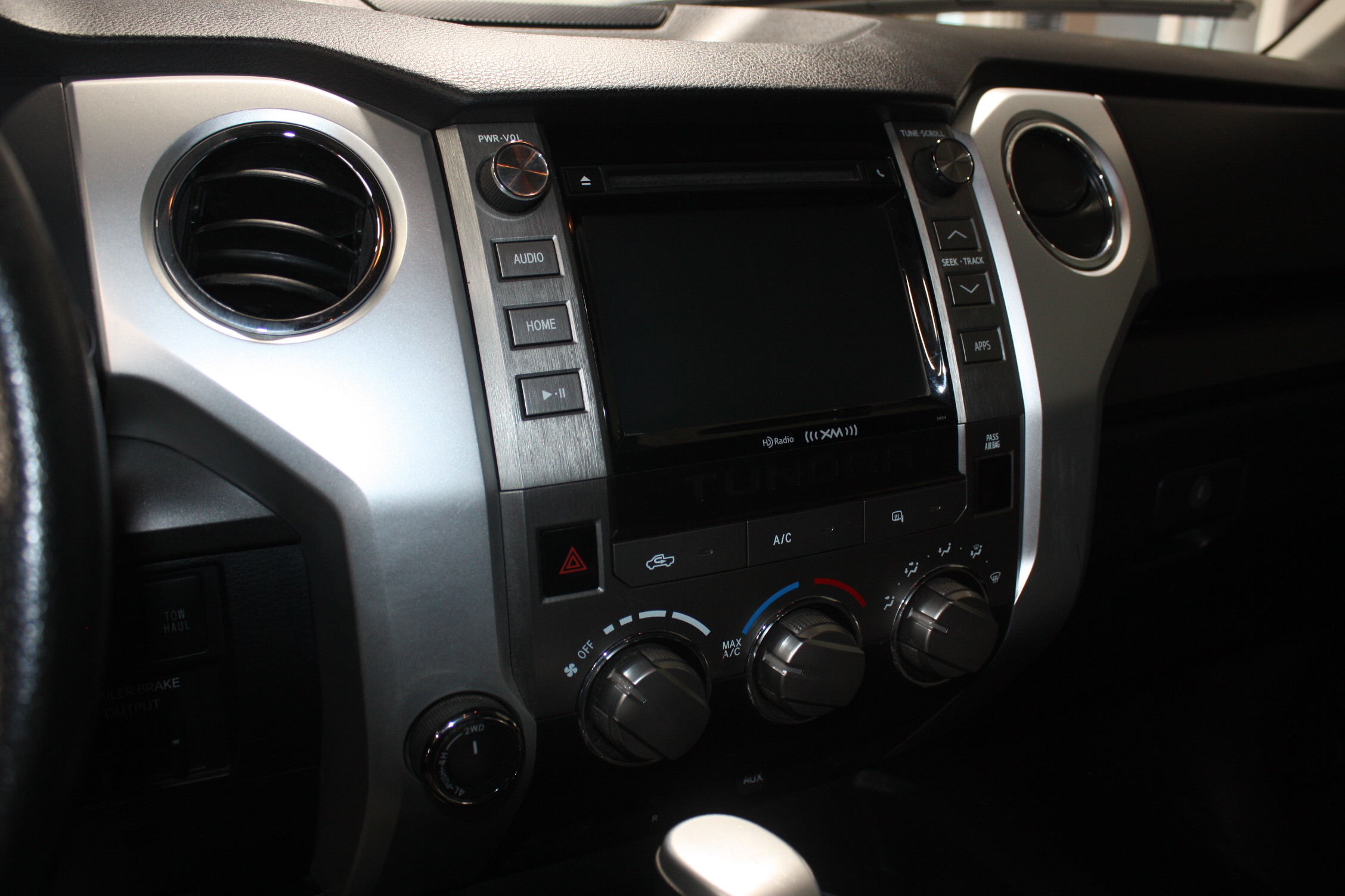 2019 TOYOTA TUNDRA SR5 4X4 BOITE 8′