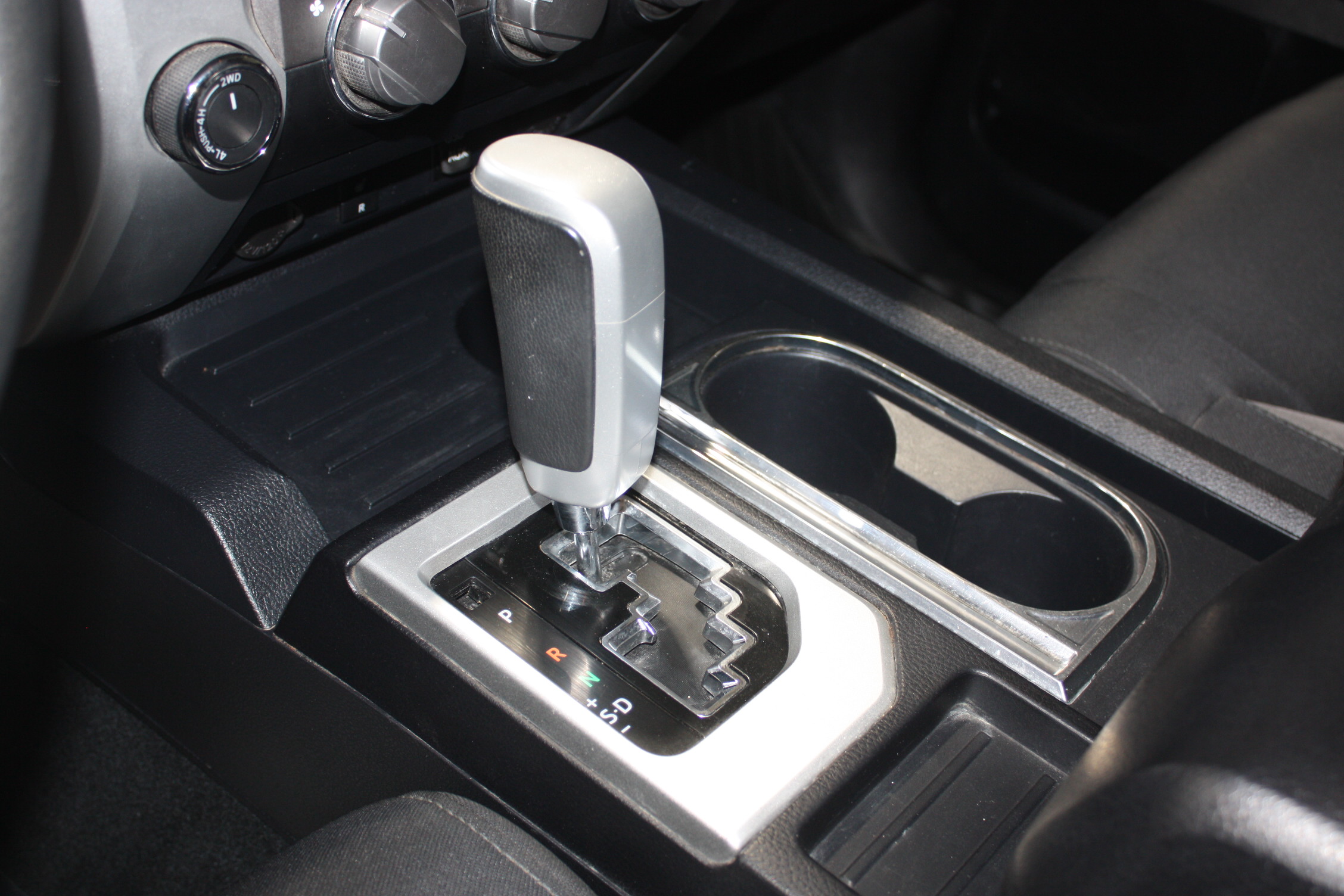 2019 TOYOTA TUNDRA SR5 4X4 BOITE 8′
