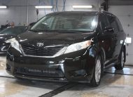 2017 TOYOTA SIENNA LE AWD
