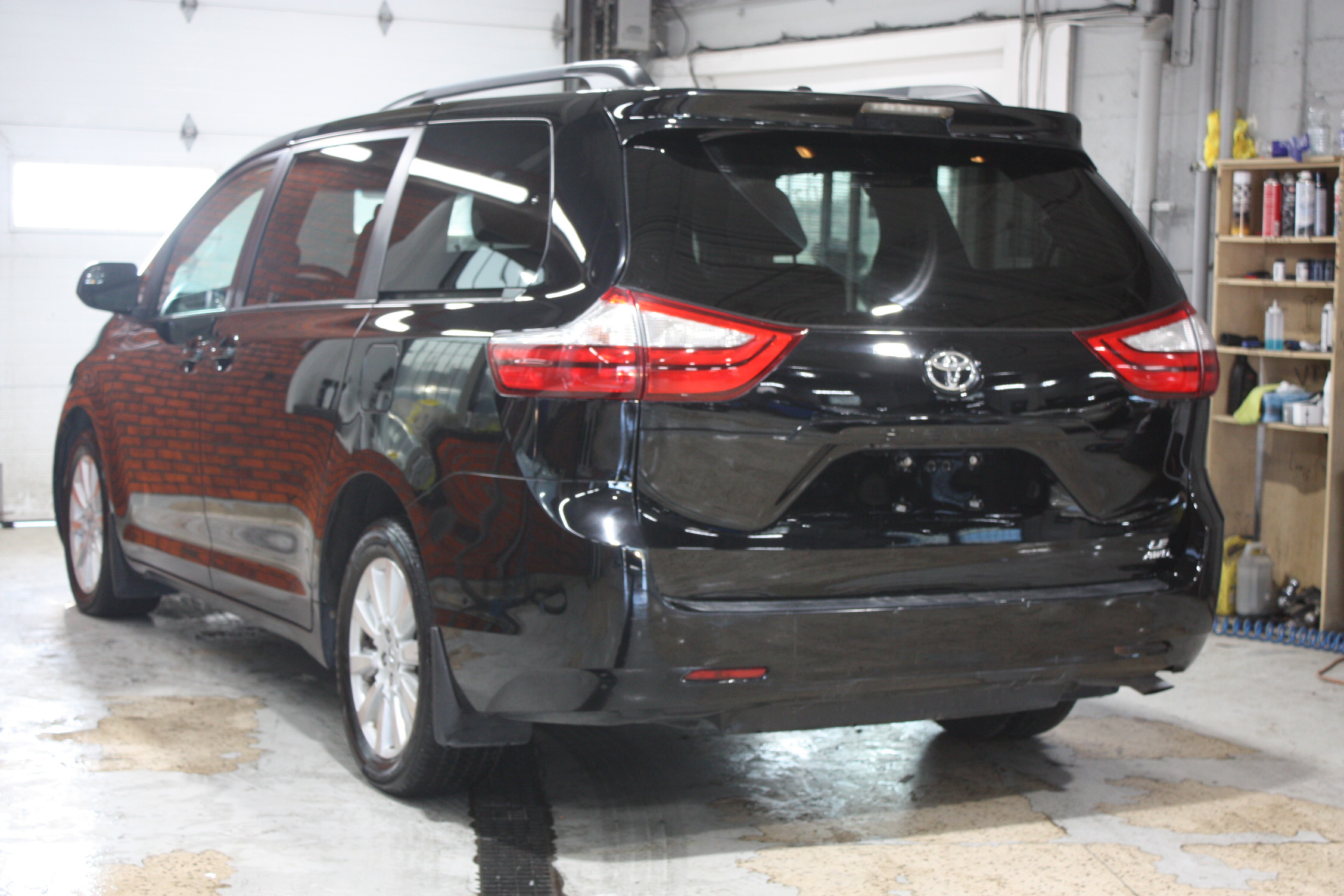 2017 TOYOTA SIENNA LE AWD
