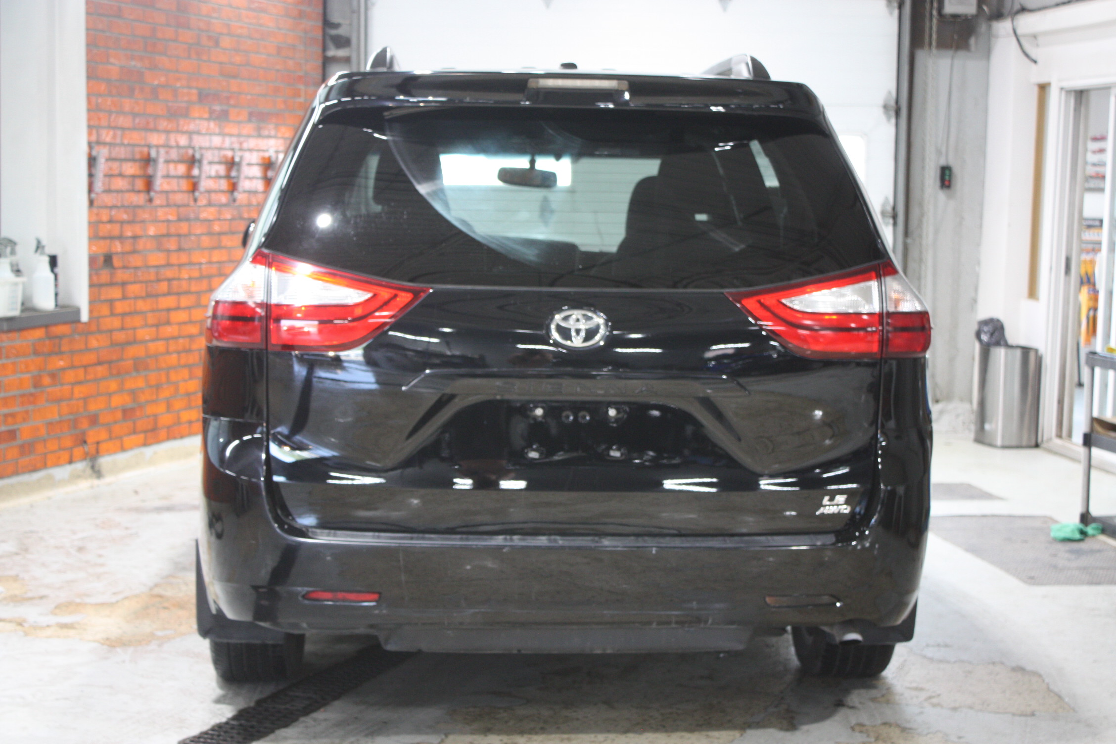 2017 TOYOTA SIENNA LE AWD