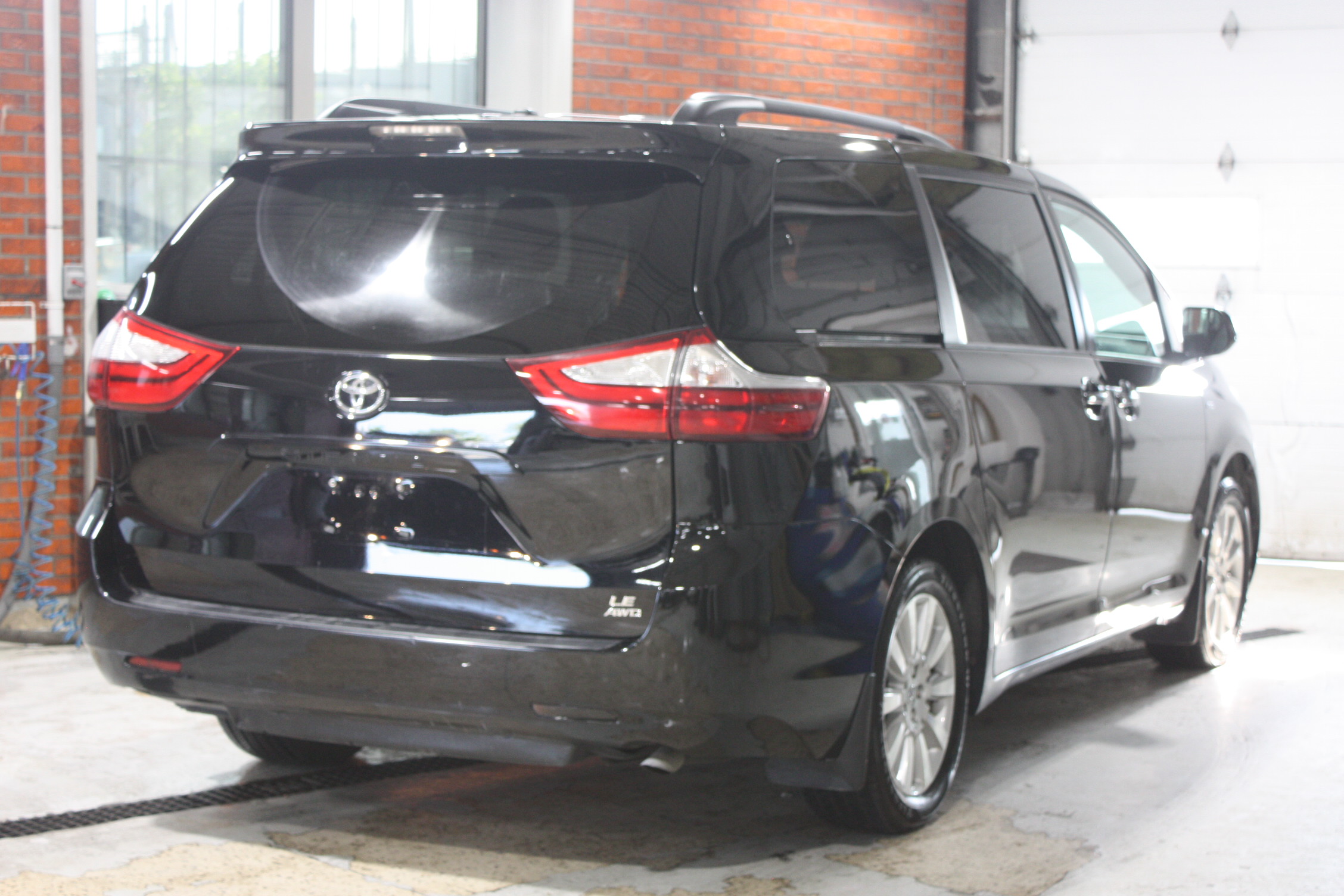 2017 TOYOTA SIENNA LE AWD