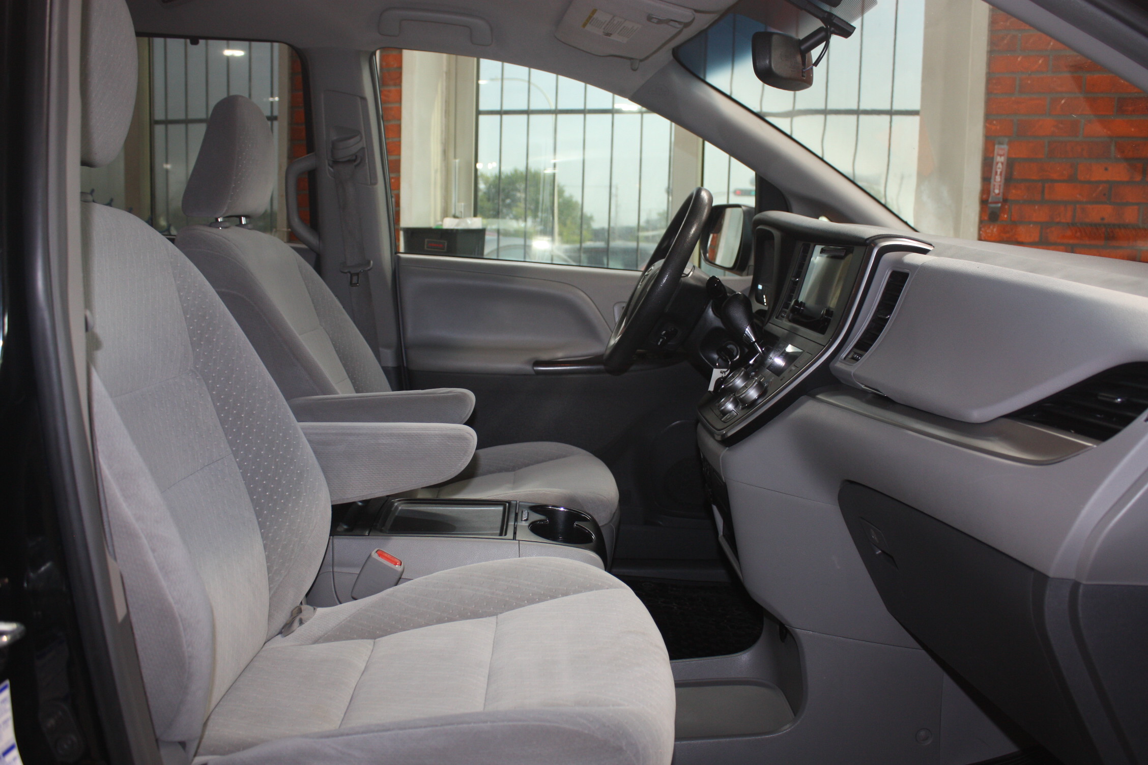 2017 TOYOTA SIENNA LE AWD