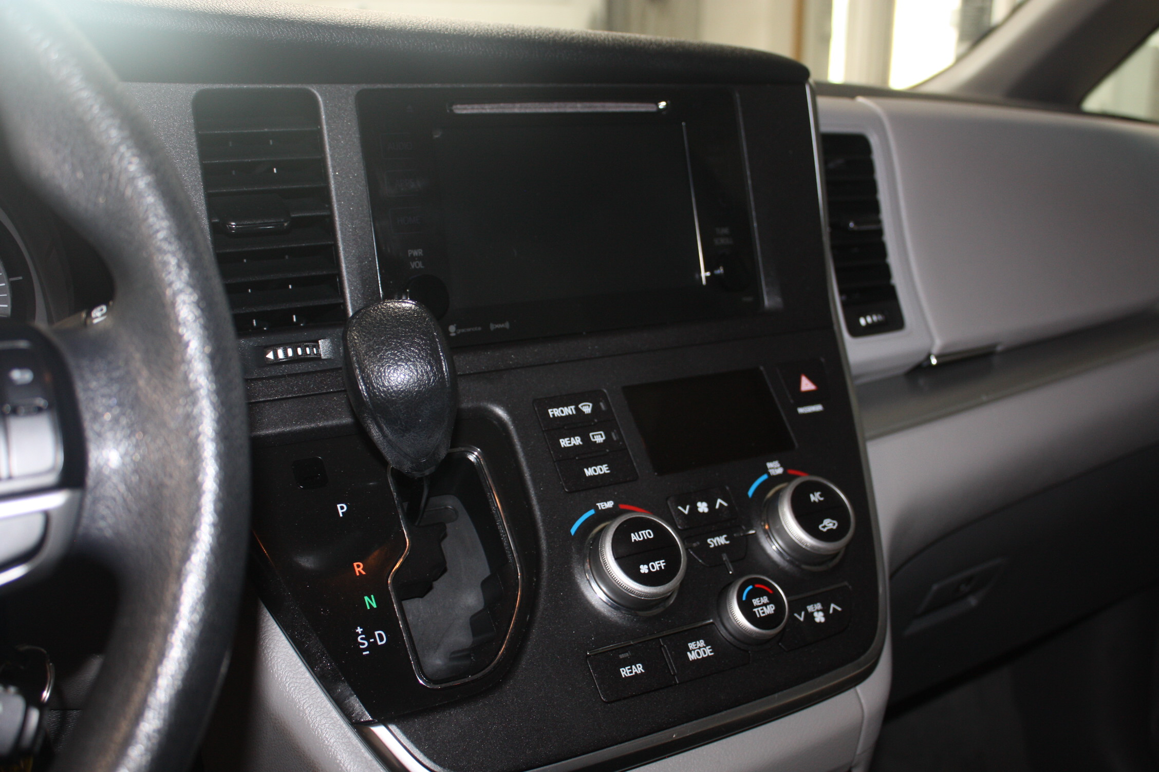 2017 TOYOTA SIENNA LE AWD