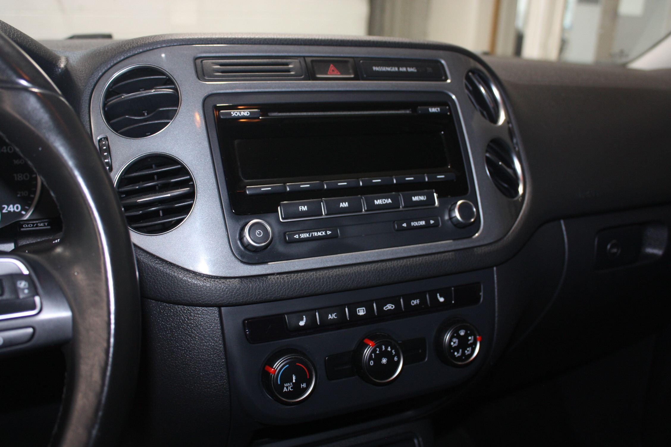 2014 VOLKSWAGEN TIGUAN