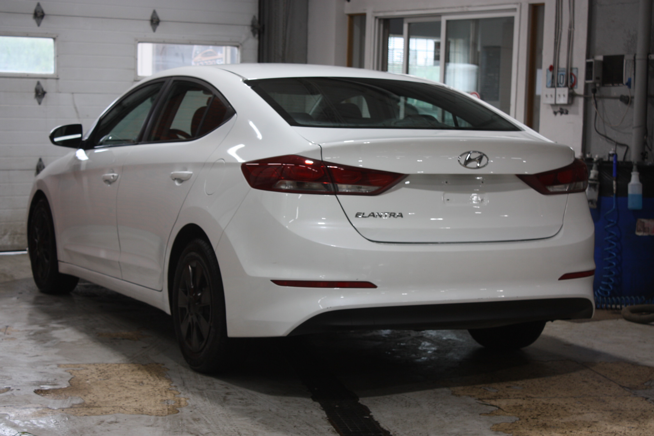 2017 HYUNDAI ELANTRA L