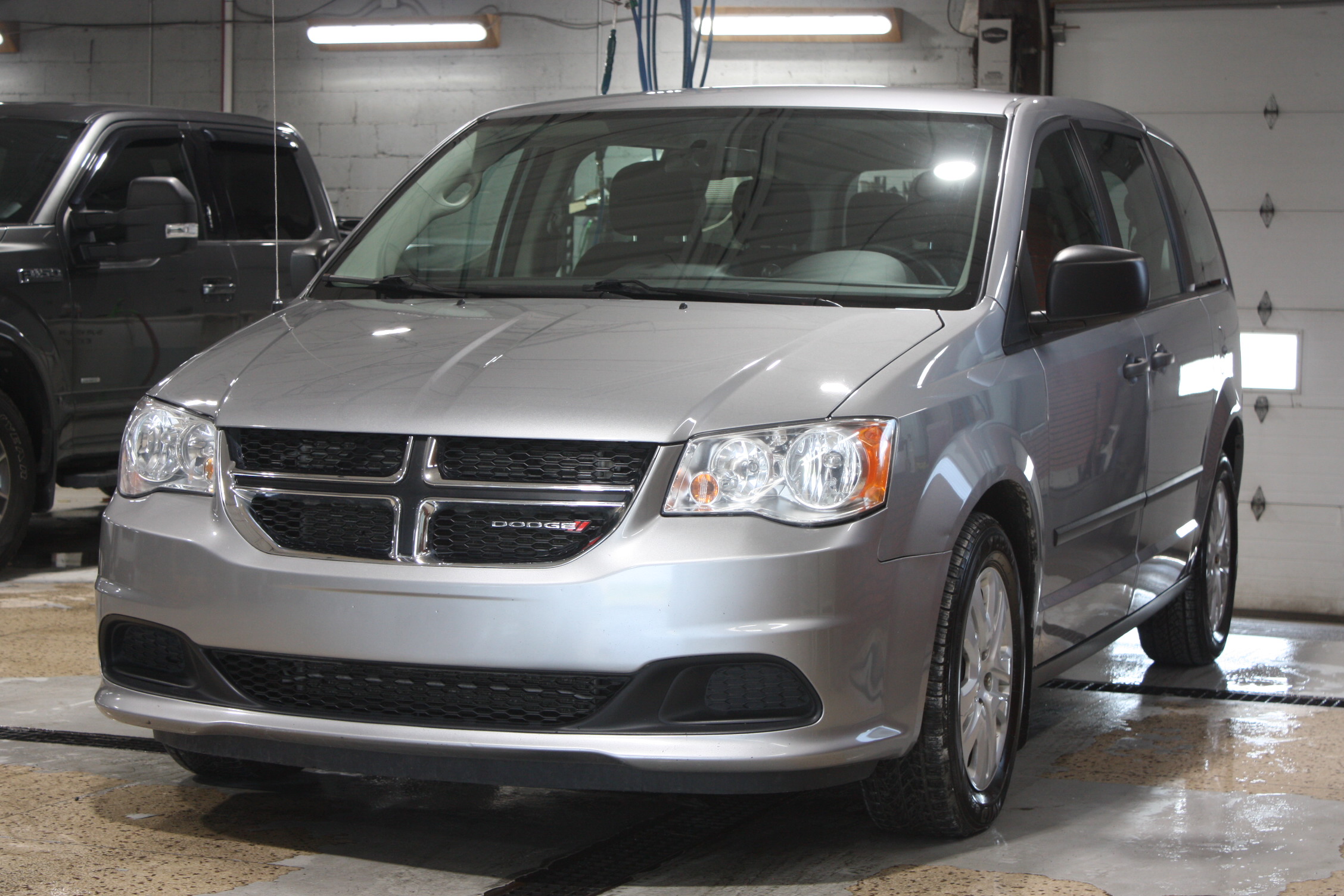 2015 DODGE GRAND CARAVAN STOW AND GO