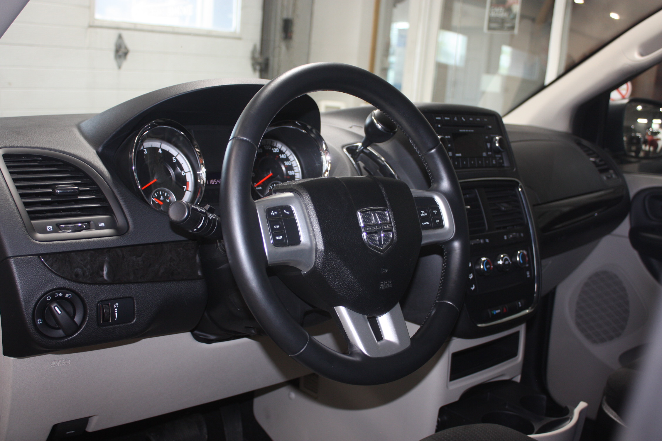 2015 DODGE GRAND CARAVAN STOW AND GO